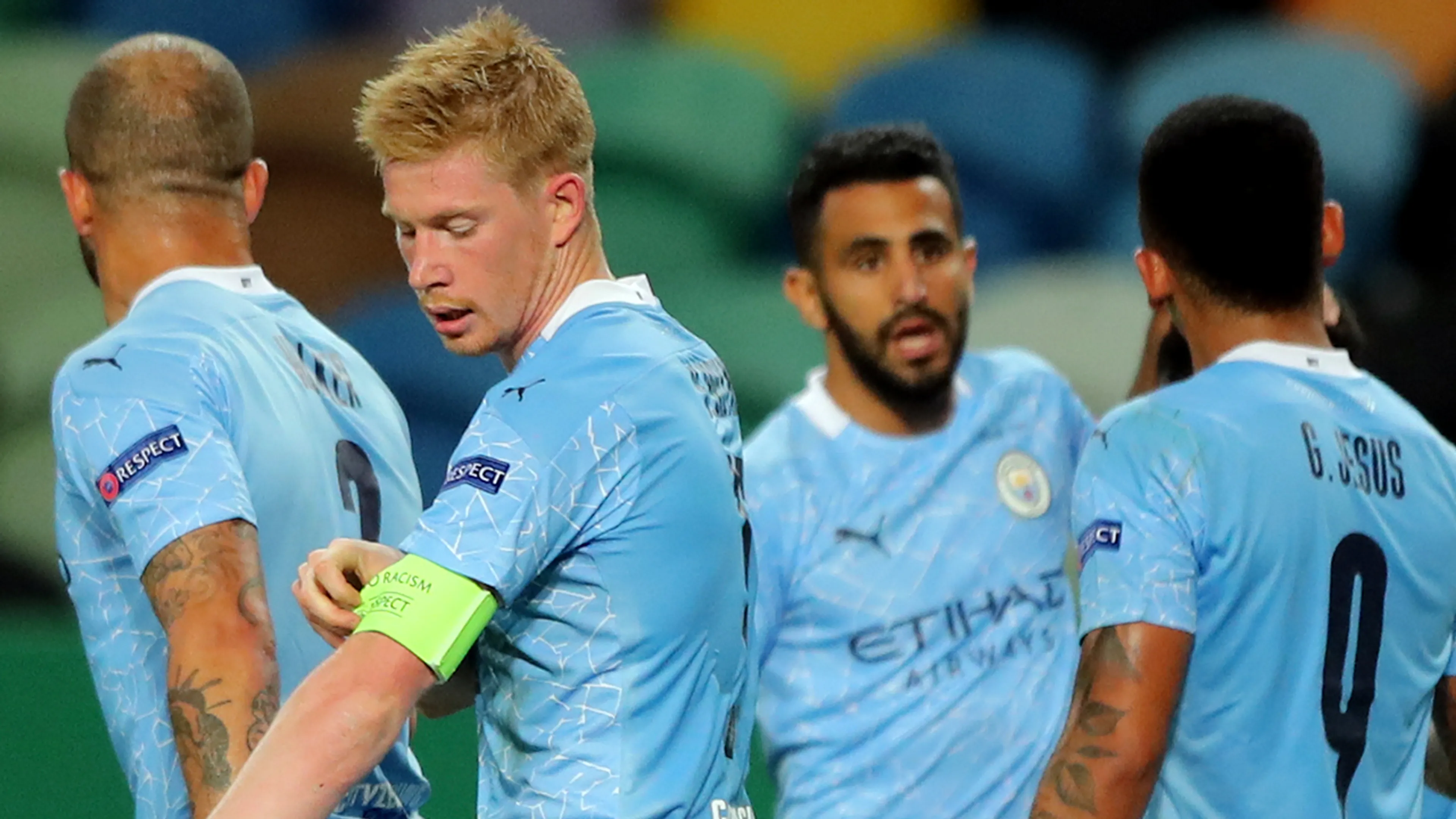 Manchester City wint voor vijftiende keer op rij en bekert verder