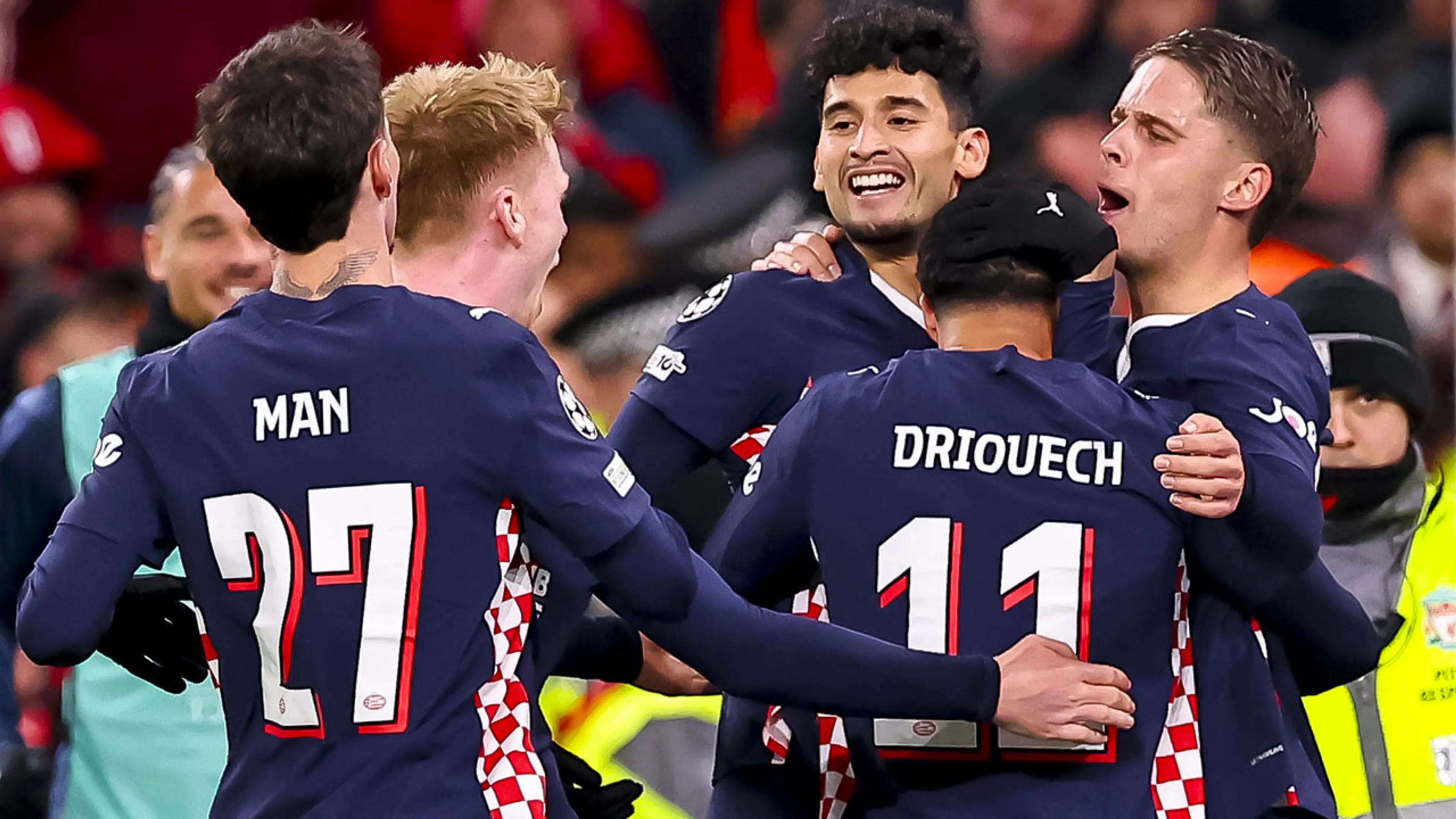 PSV stunt in Champions League met zege bij Liverpool