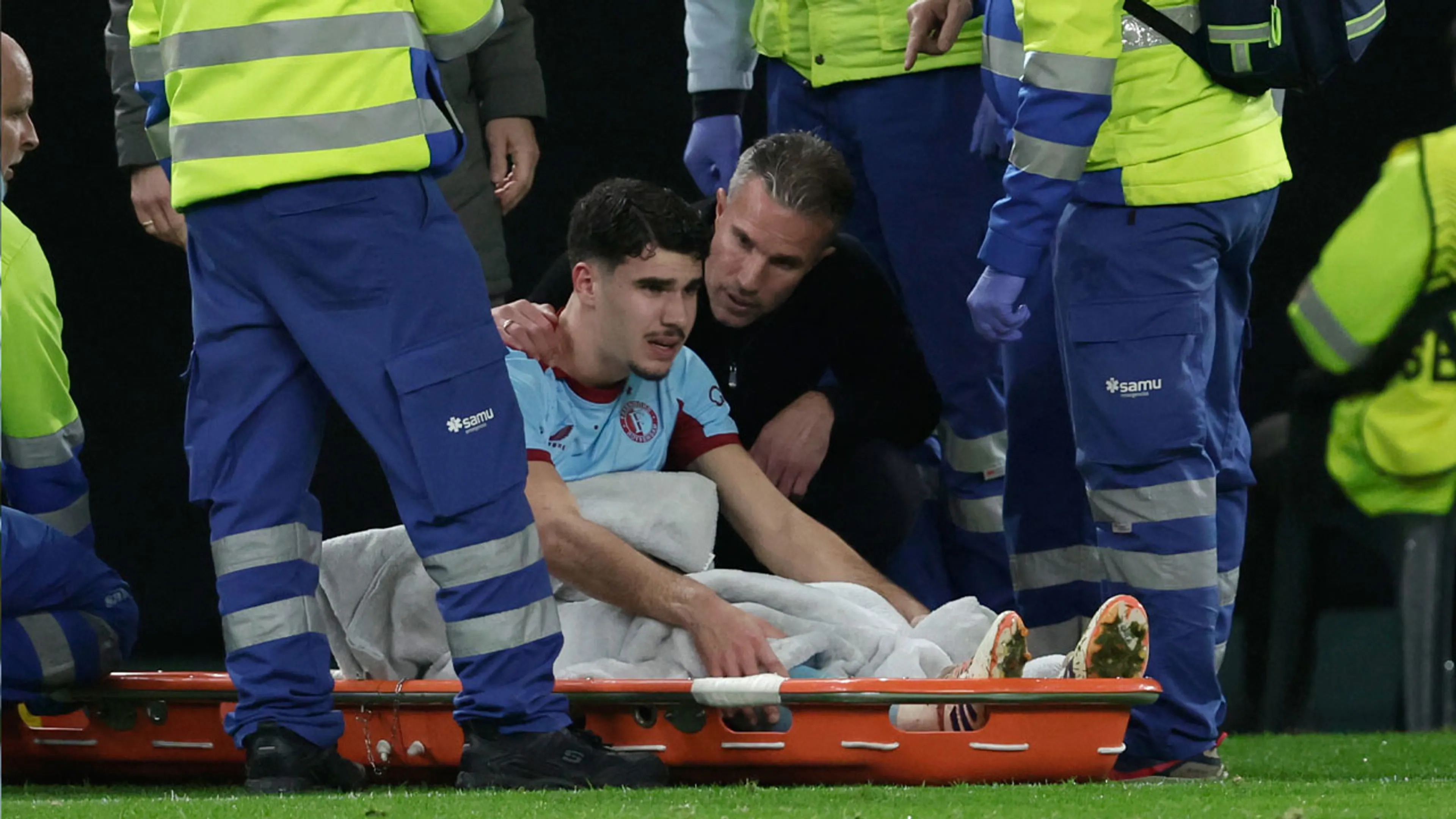 Robin van Persie vreest voor zware knieblessure bij zoon Shaqueel
