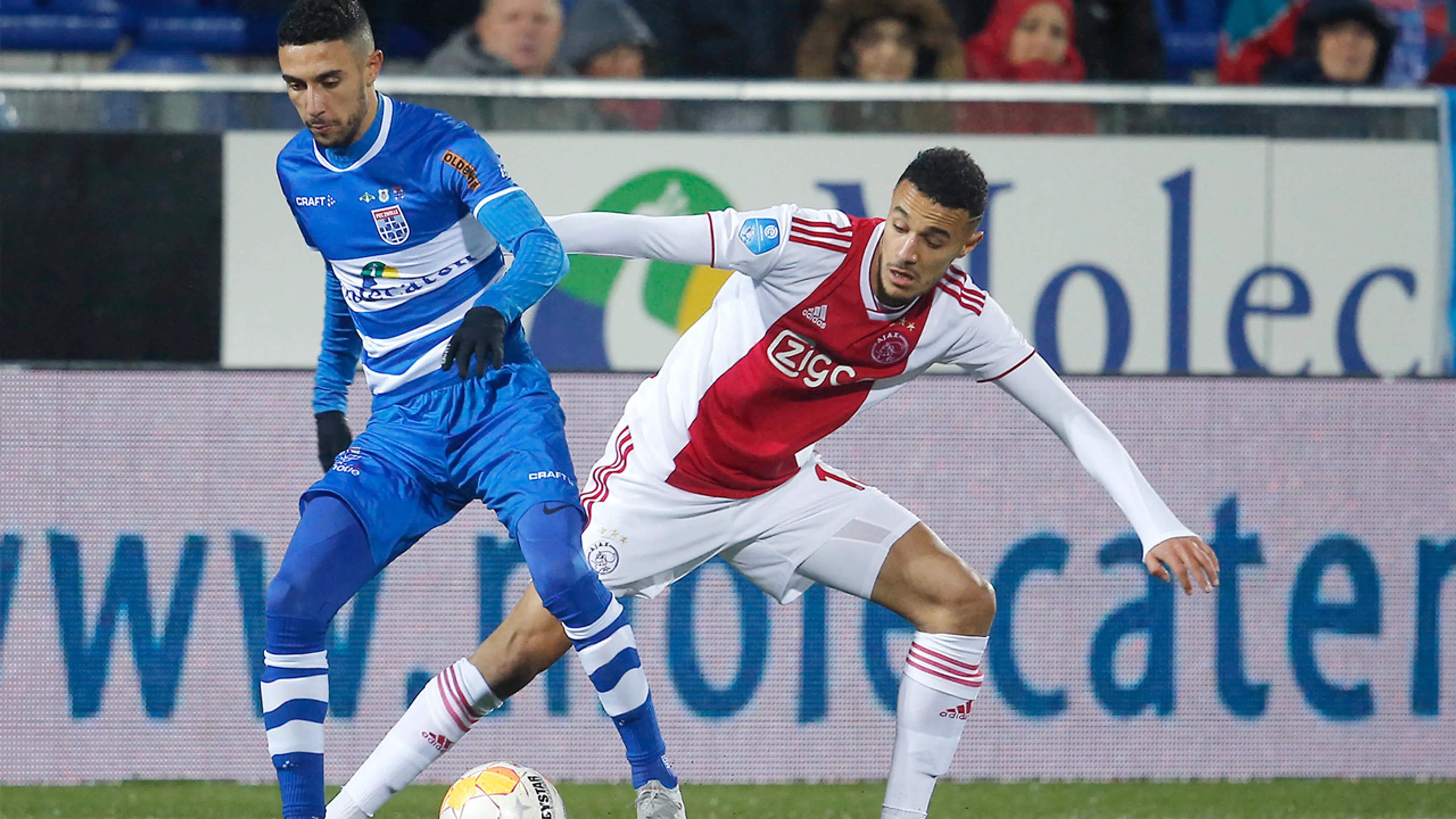 KNVB stelt Ajax - PEC uit, PSV overweegt juridische stappen