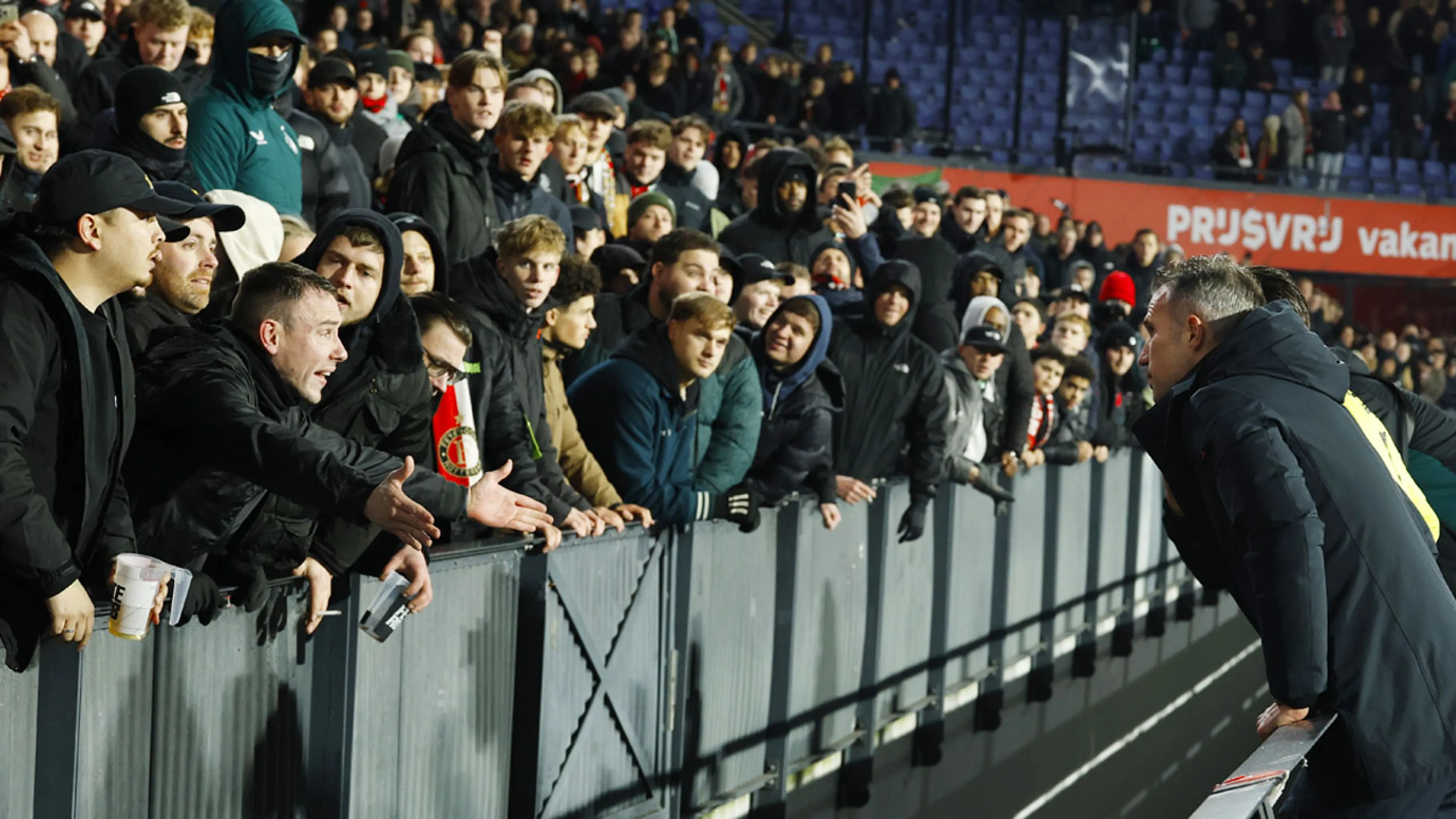 Verbazing over Feyenoord-fans: 'Voelden zich vrij om Van Persie als een straathond uit te kafferen!'
