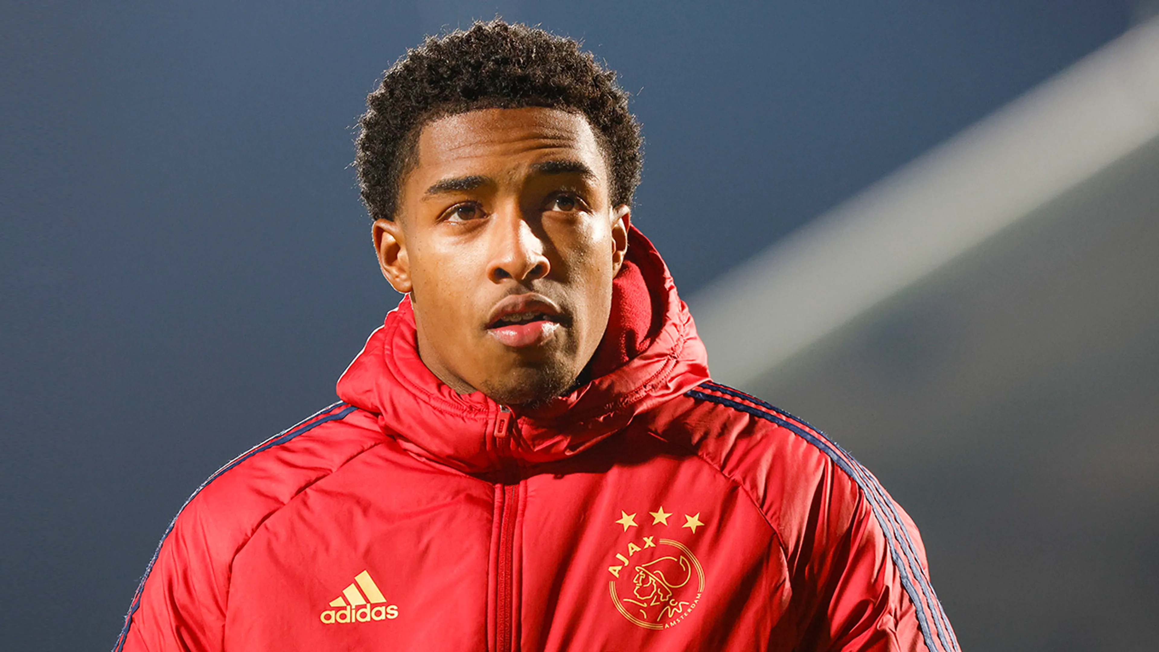 Zaakwaarnemer Vos haalt uit naar Ajax na nieuws van De Telegraaf: 'Koopclub'