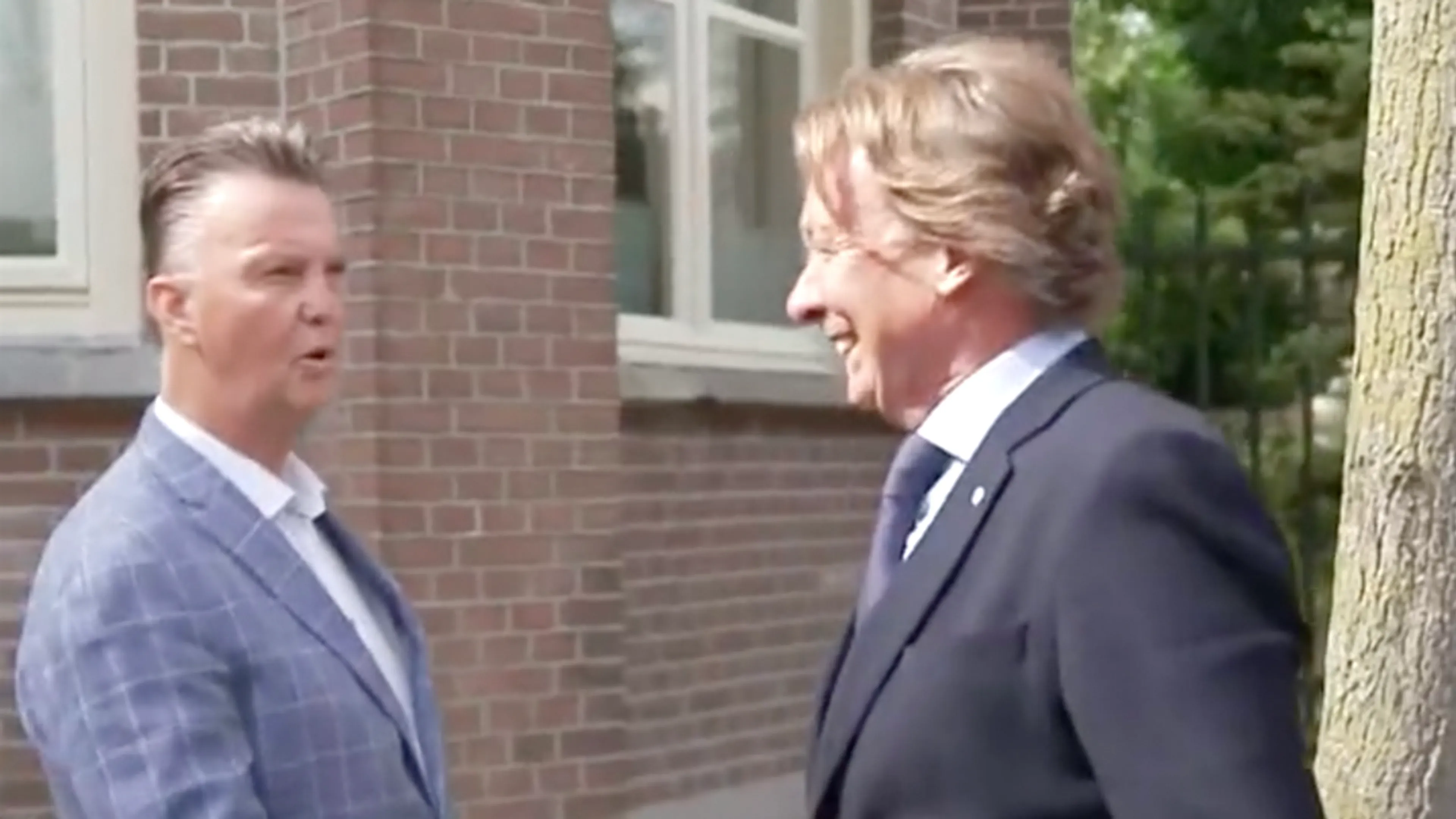 Truus en Louis van Gaal bedanken Hans Kraay jr. voor mooi gebaar: 'We waren helemaal verrast'