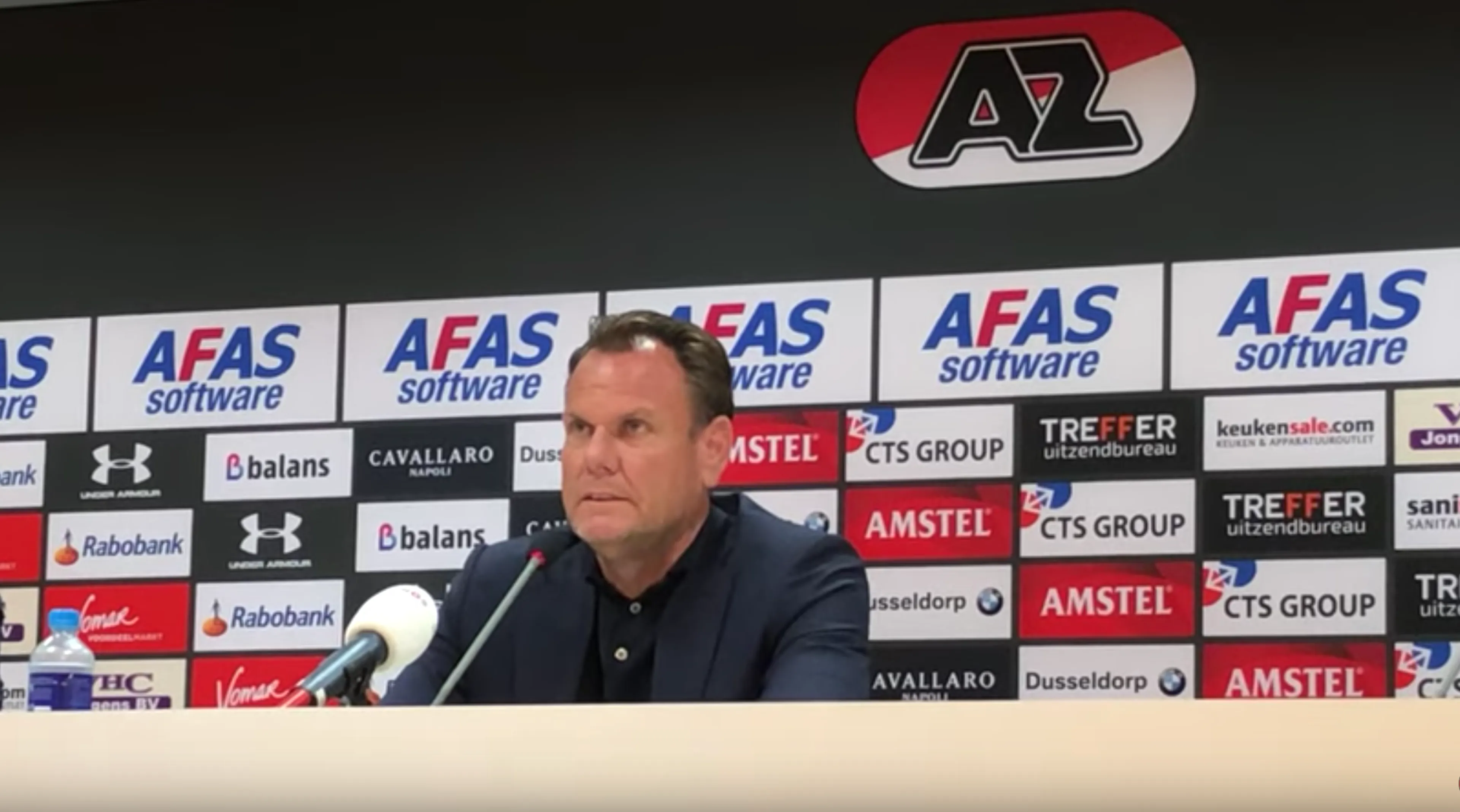 UPDATE: 'Dak stadion AZ te licht door bezuiniging'