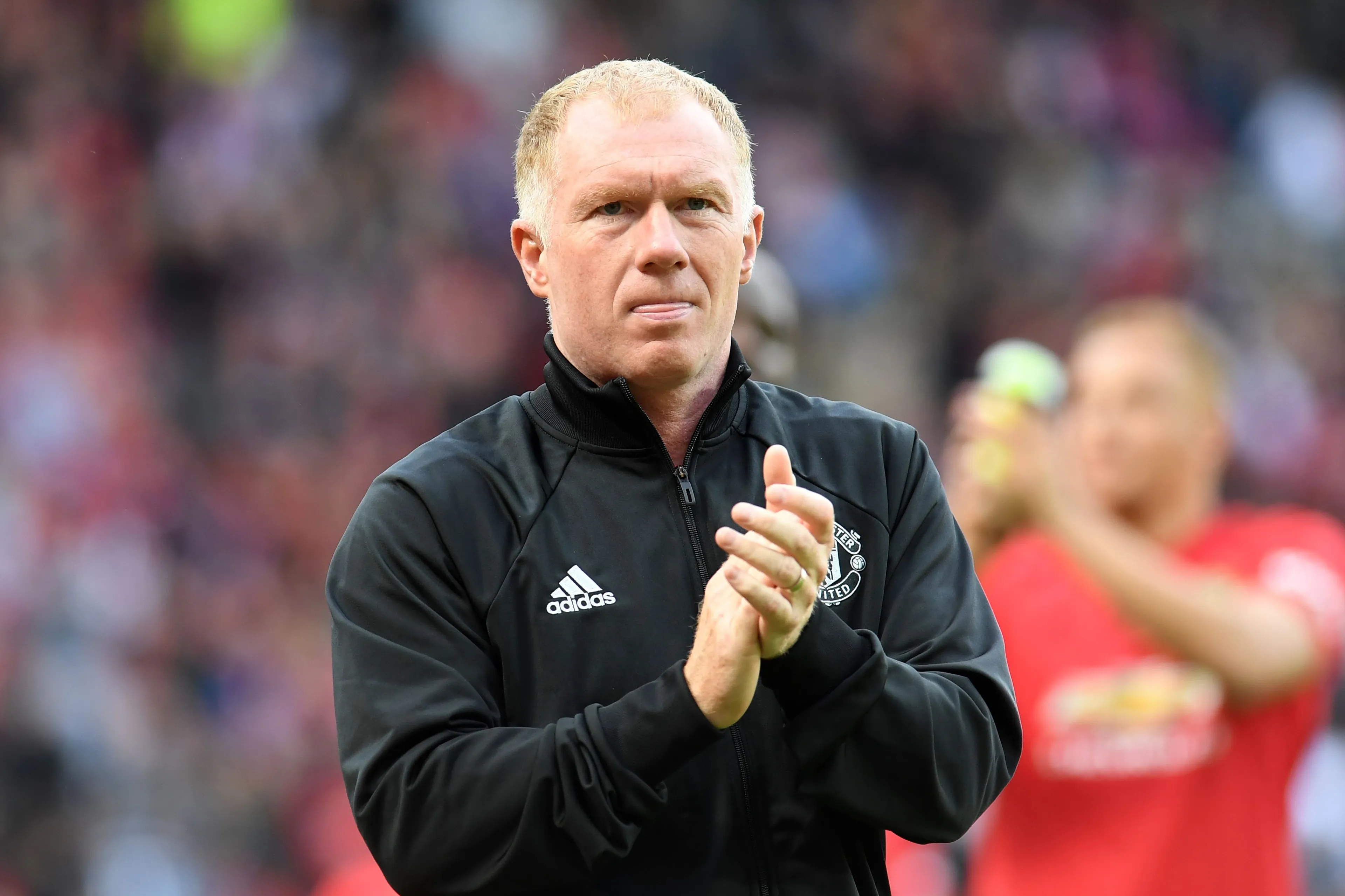 Scholes stelt zichzelf aan als nieuwe trainer van League Two-club