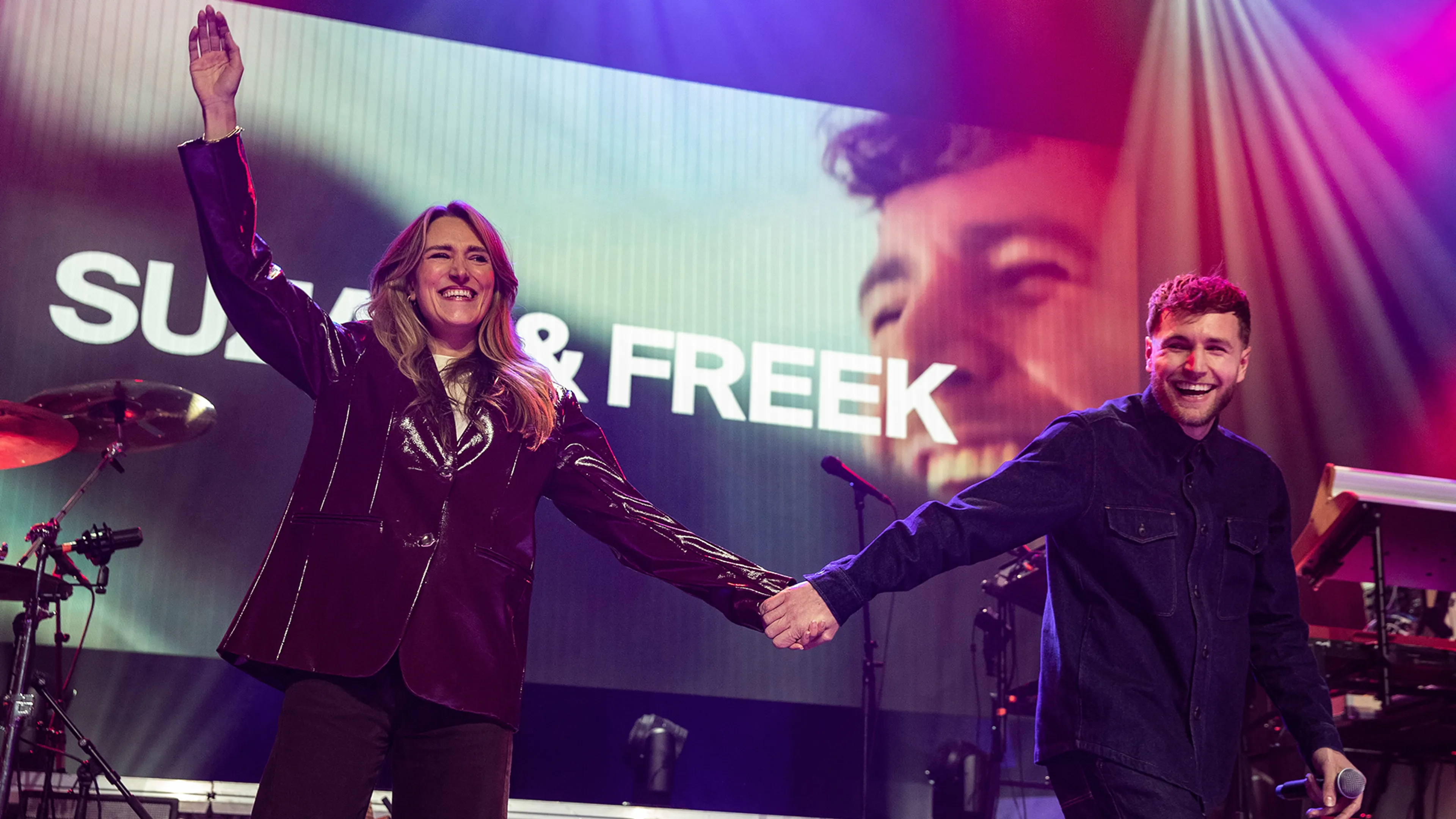 Suzan & Freek geven inkijkje in hun leven met baby Sef in videoclip van Halverwege