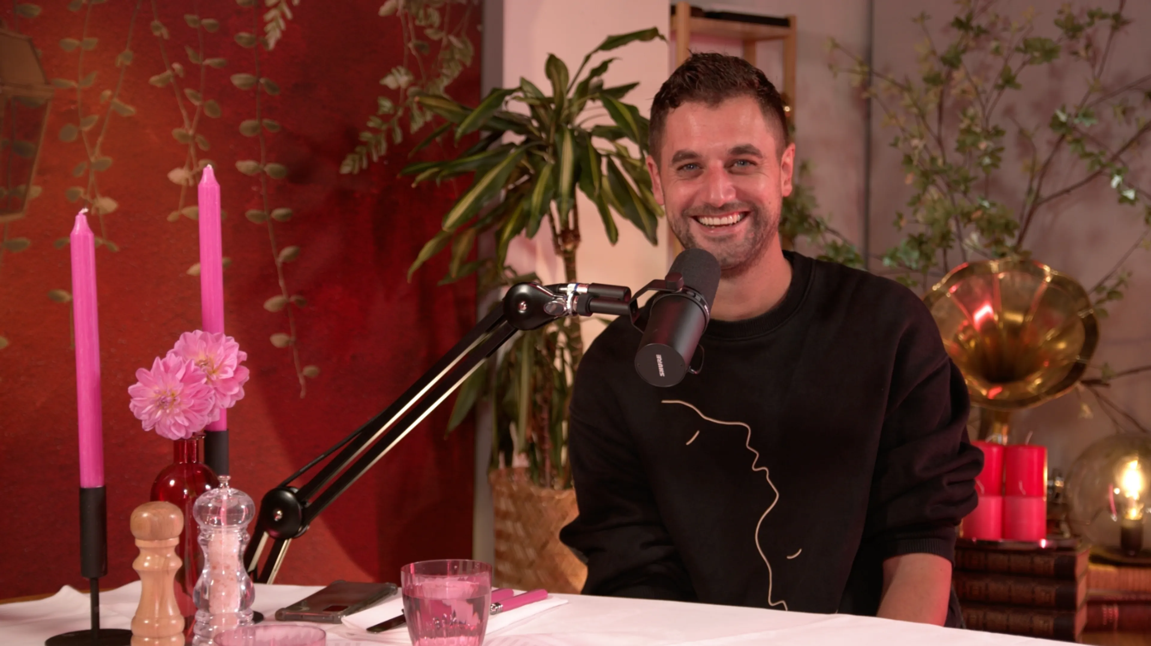 Victor Abeln in eerste aflevering podcastserie van Sky Radio x LINDA. x Lexa : Op date met... 💙