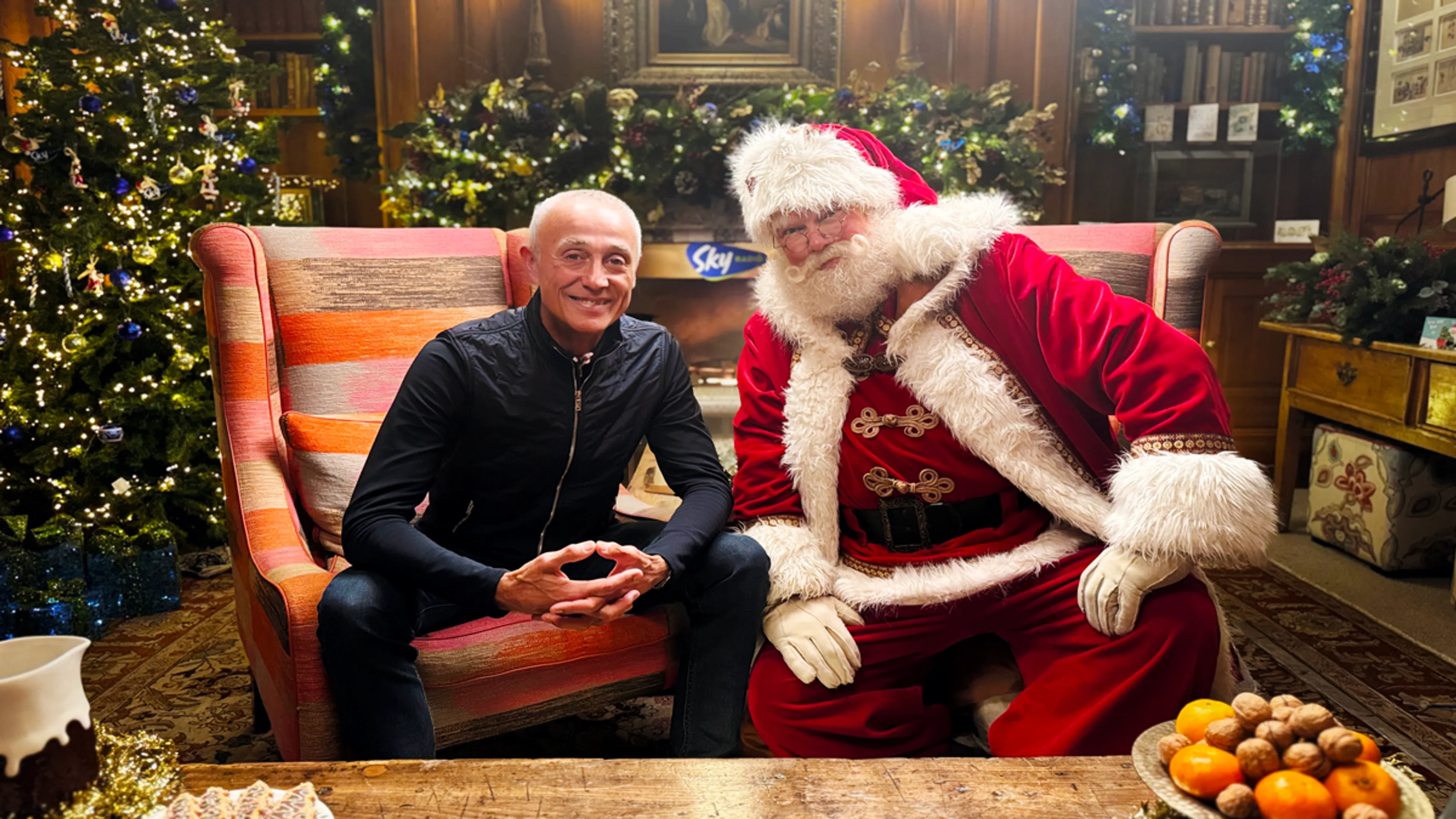 Kerstseizoen van start: Andrew Ridgeley van Wham! opent The Christmas Station