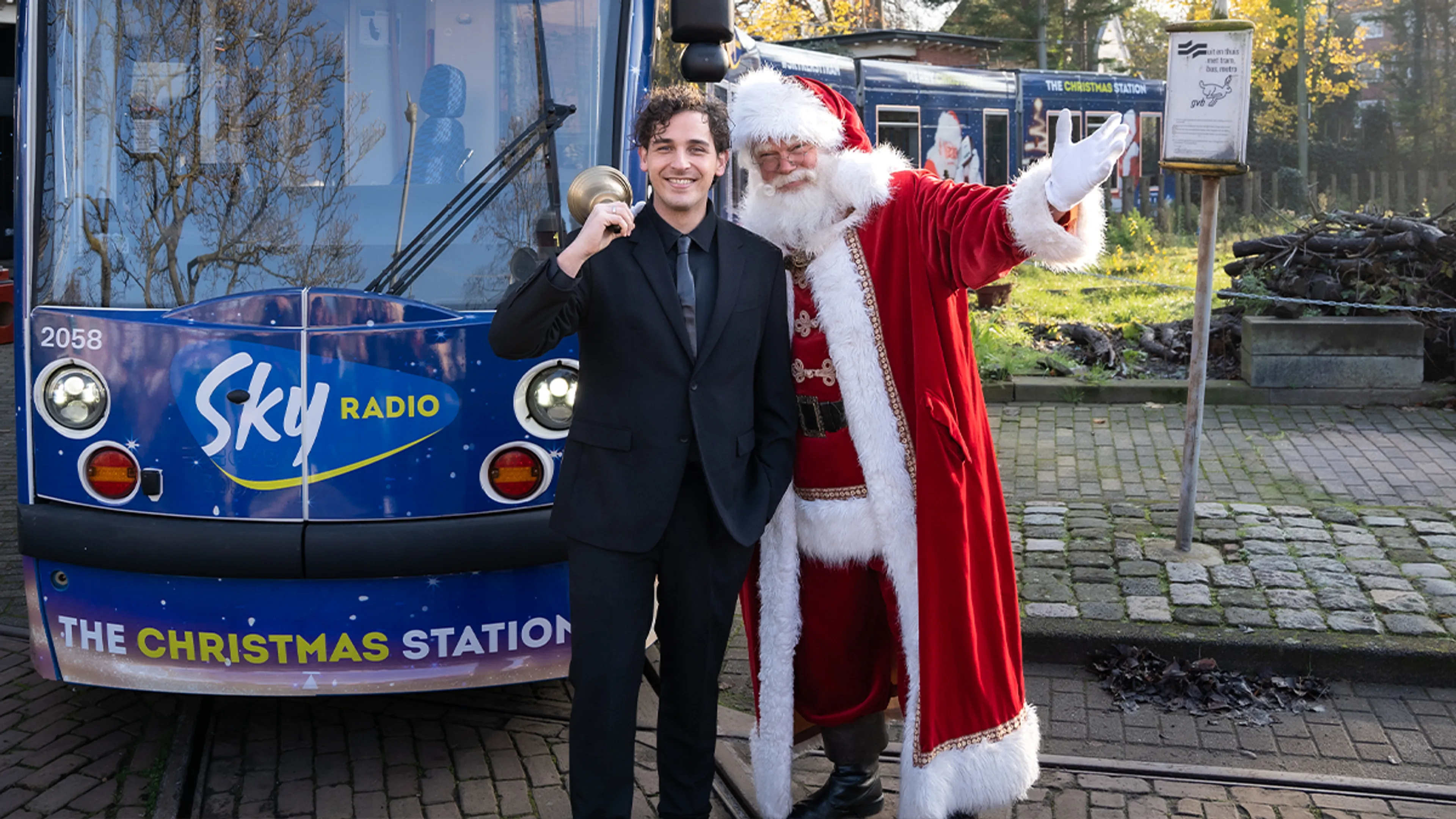 Nielson opent Sky Radio Kersttram in Amsterdam