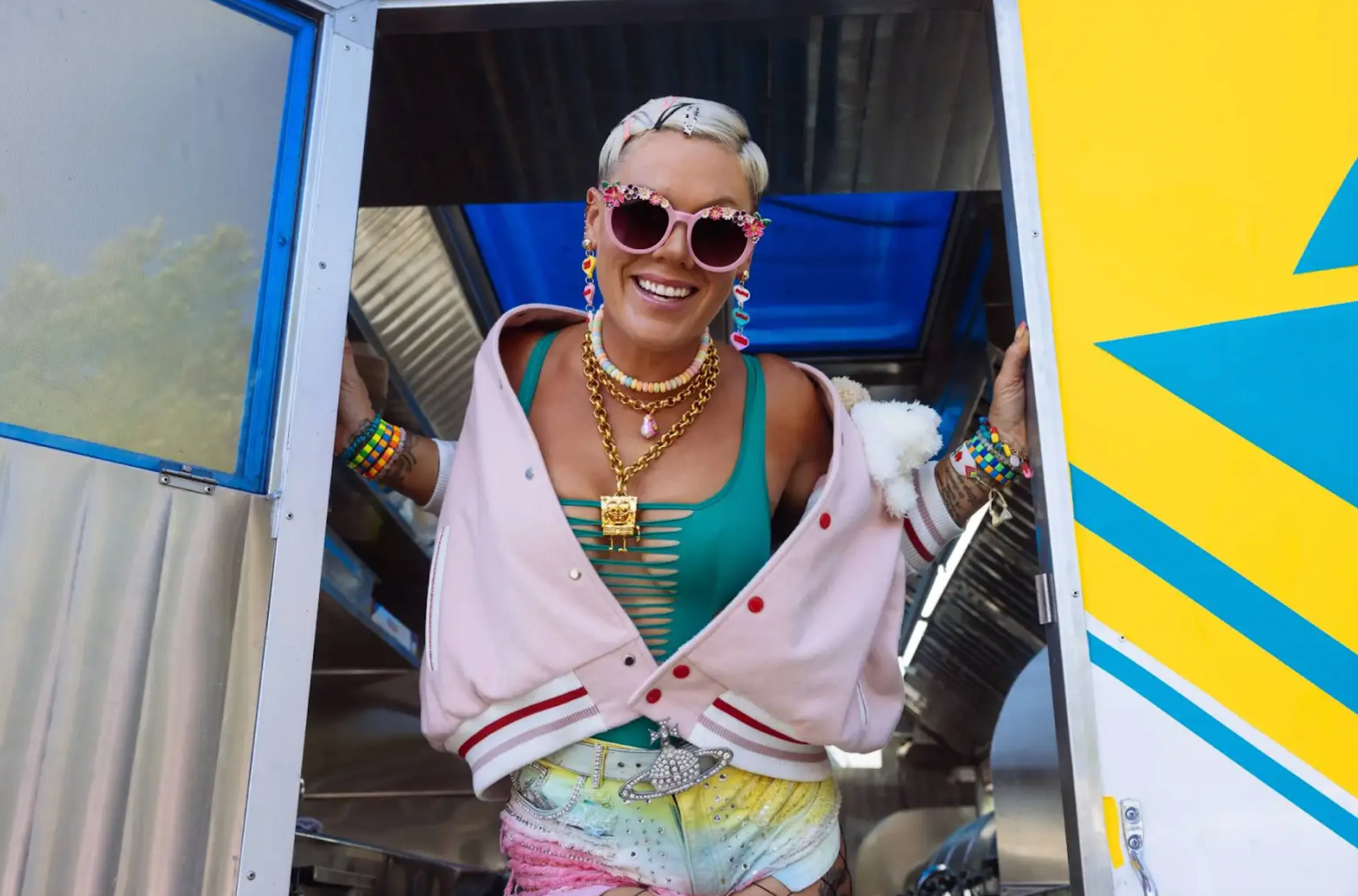 Dansend het weekend in met nieuwe muziek van P!NK! 🪩