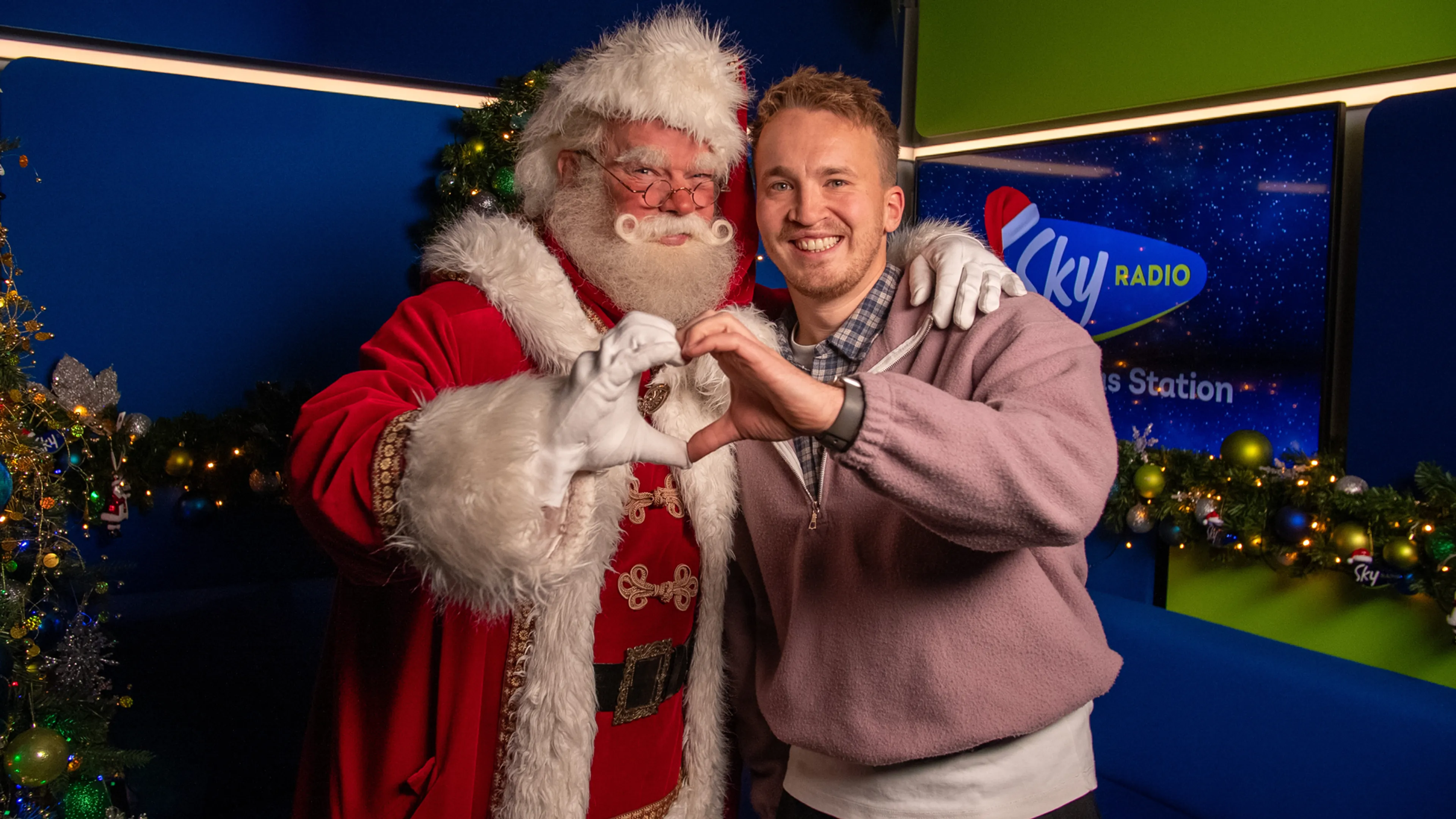 Snelle stemt voor de Christmas Top 50: "Ik kies namens mijn moeder voor dit liedje"