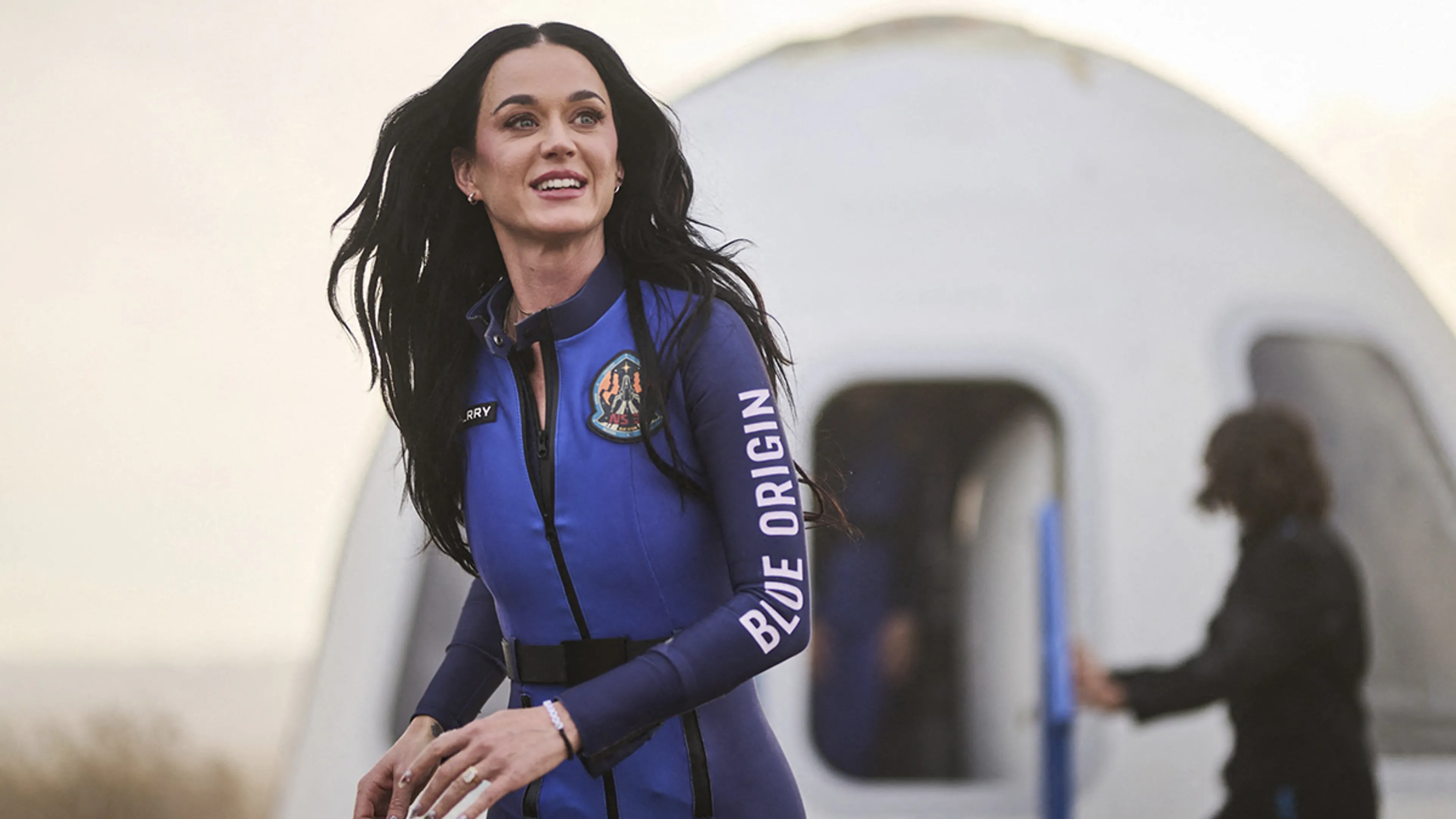 Katy Perry zingt zich de ruimte in 