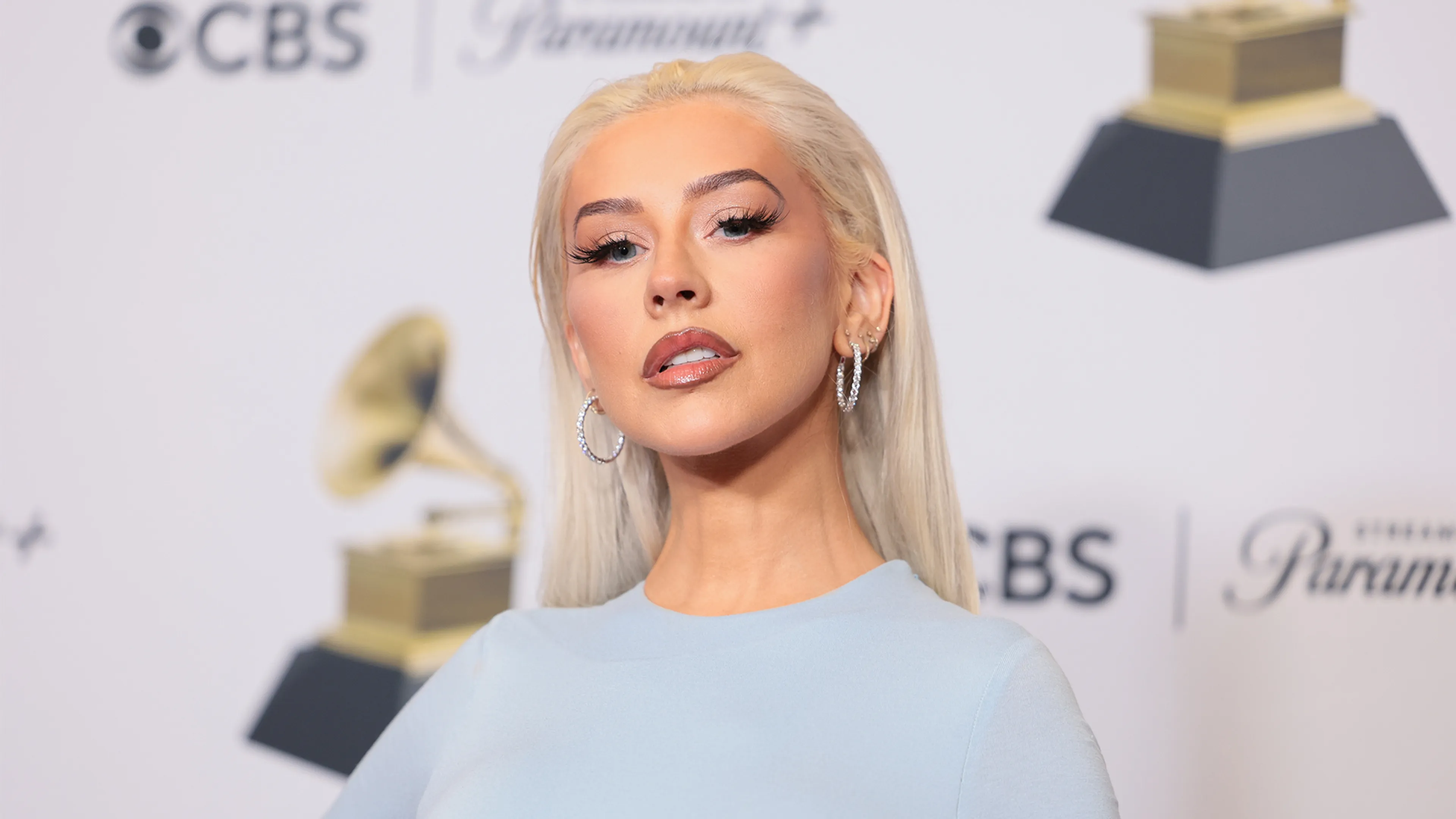 Christina Aguilera viert 25 jaar kerstalbum met concertfilm in Parijs