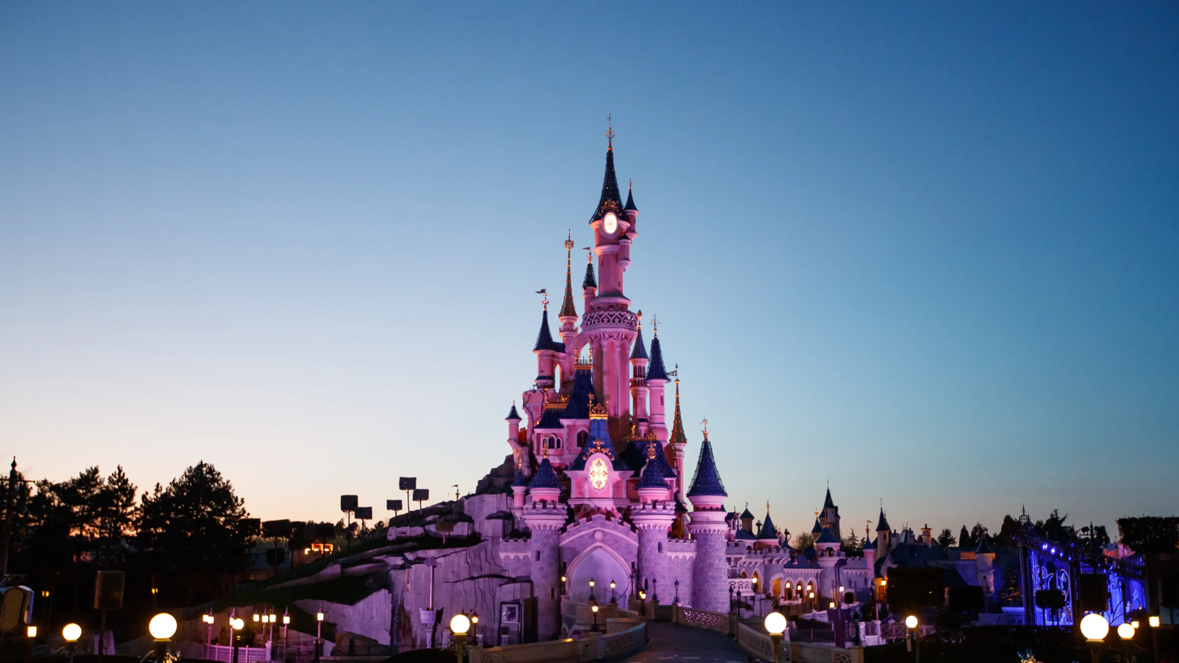 Space Mountain keert terug naar origineel thema in Disneyland Parijs