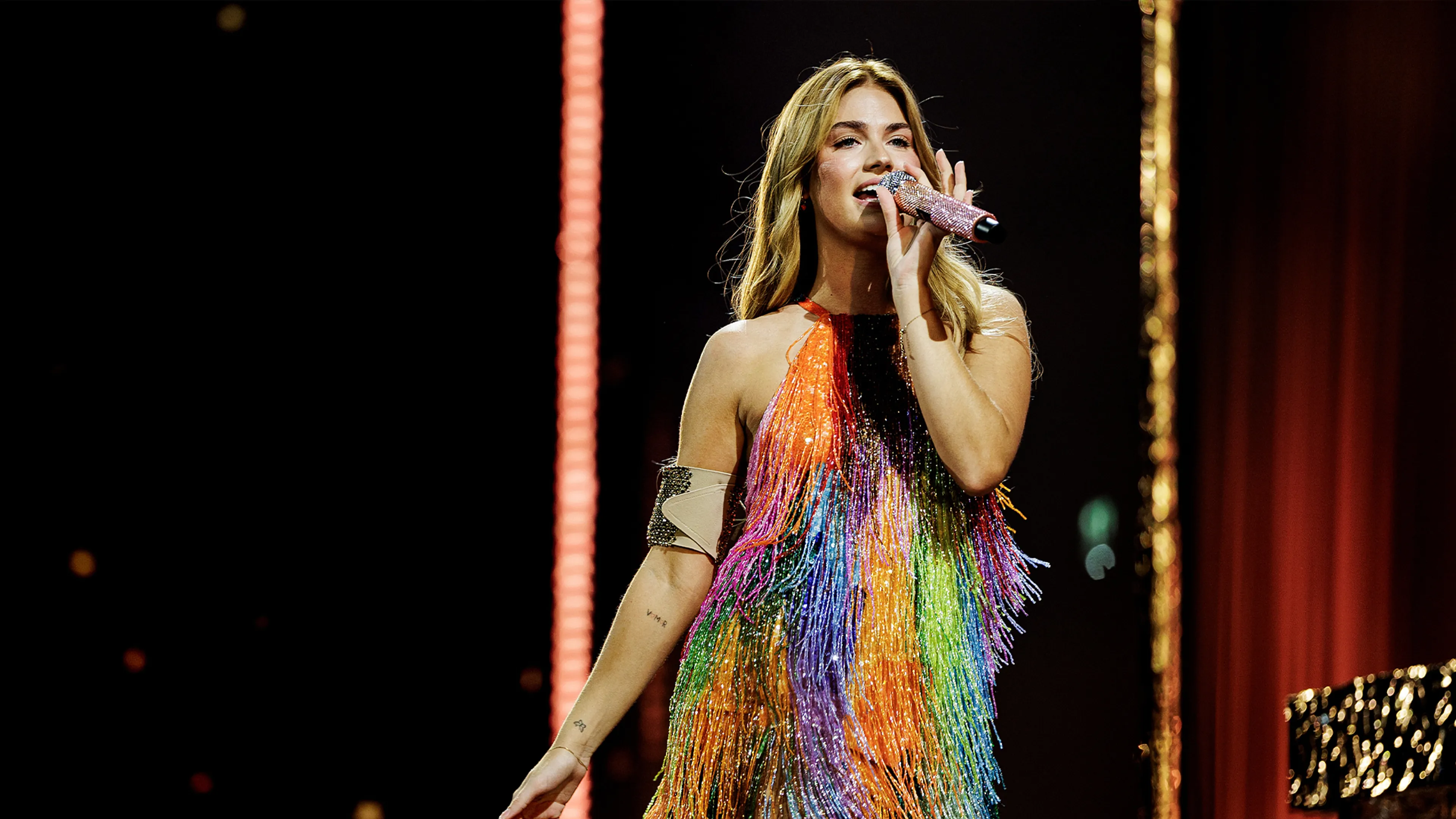 Roxy Dekker is de eerste Nederlandse vrouwelijke solo-artiest in Johan Cruijff ArenA