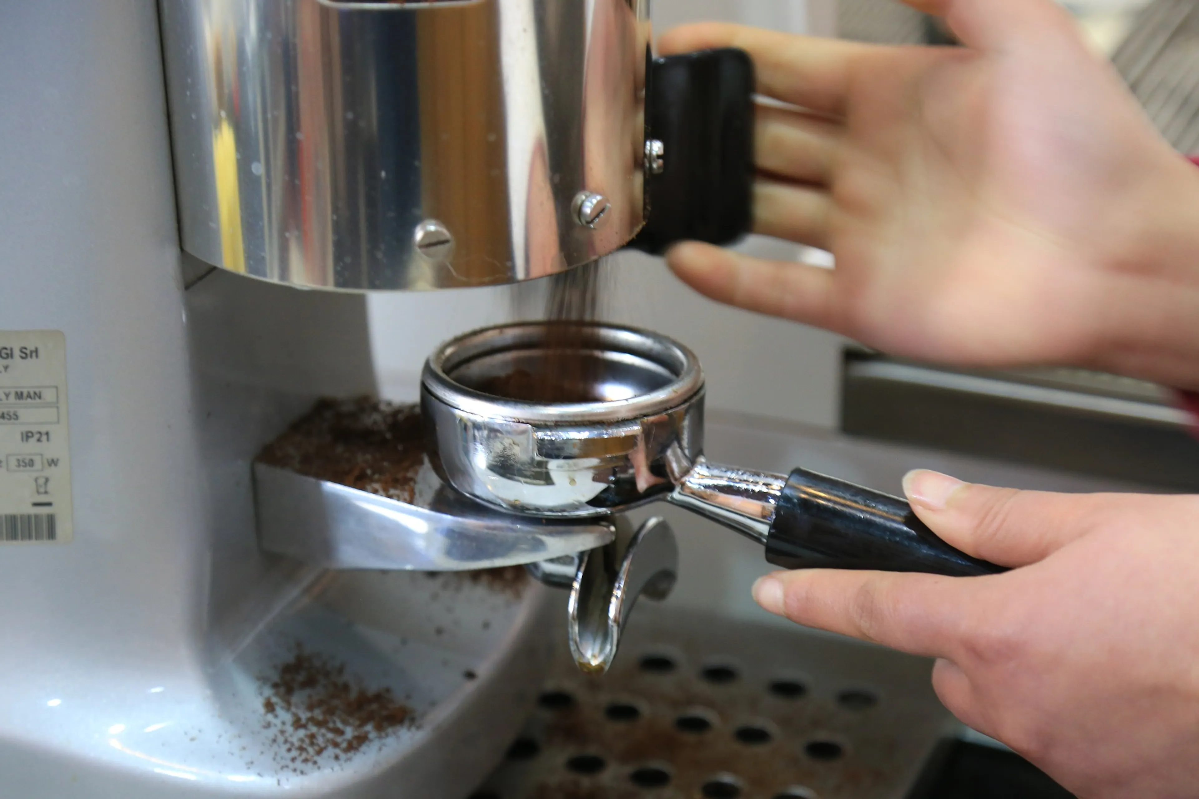 Politie Rotterdam vindt 20.000 euro in koffiezetapparaat