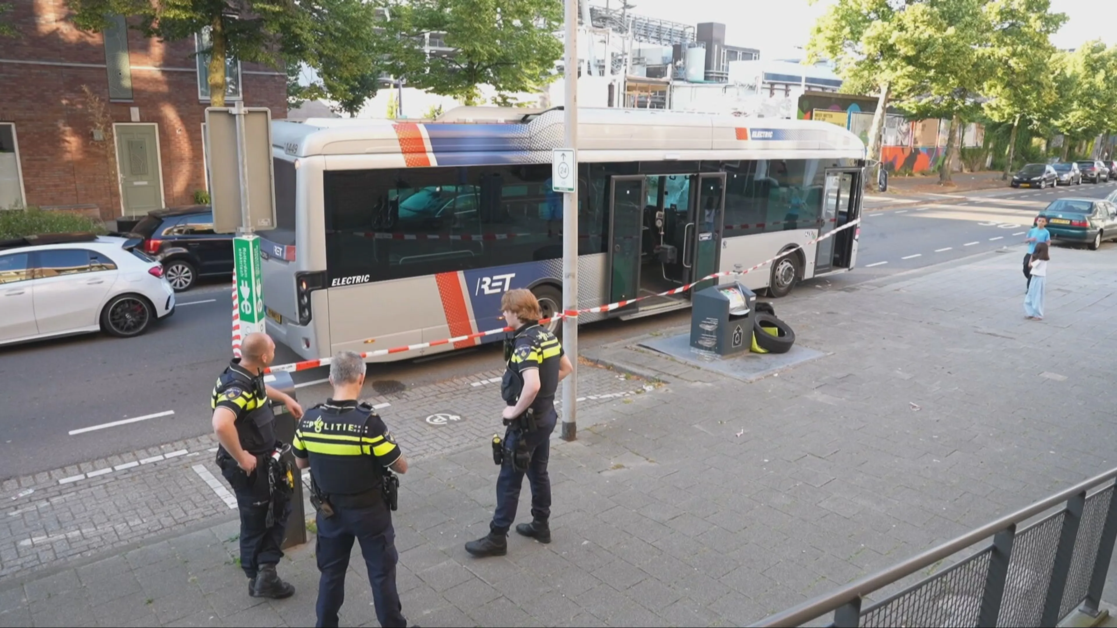 Kogel vliegt door ruit stadsbus bij schietpartij in Rotterdam