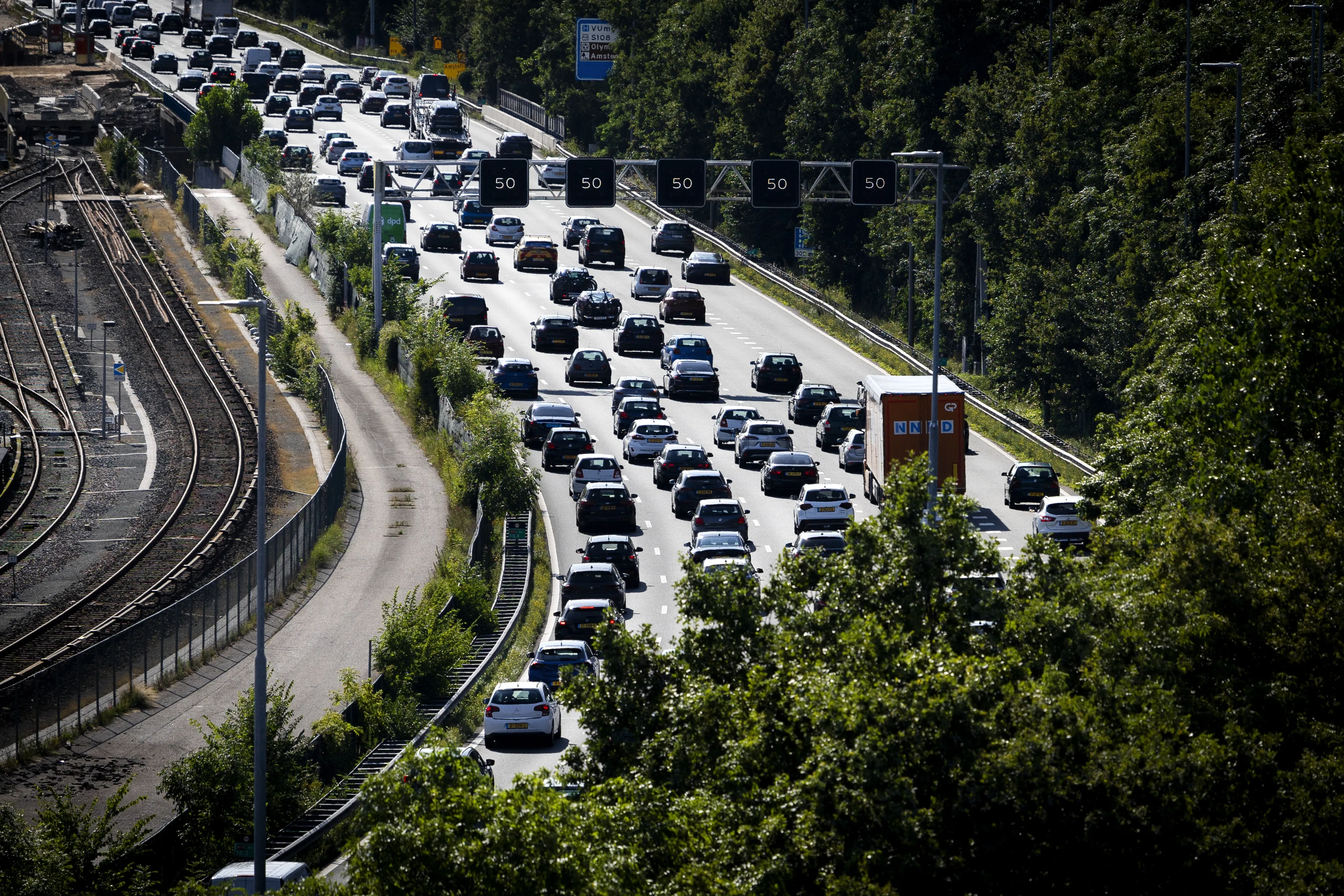Drukte op de weg door einde meivakantie: hier sta je extra lang vast