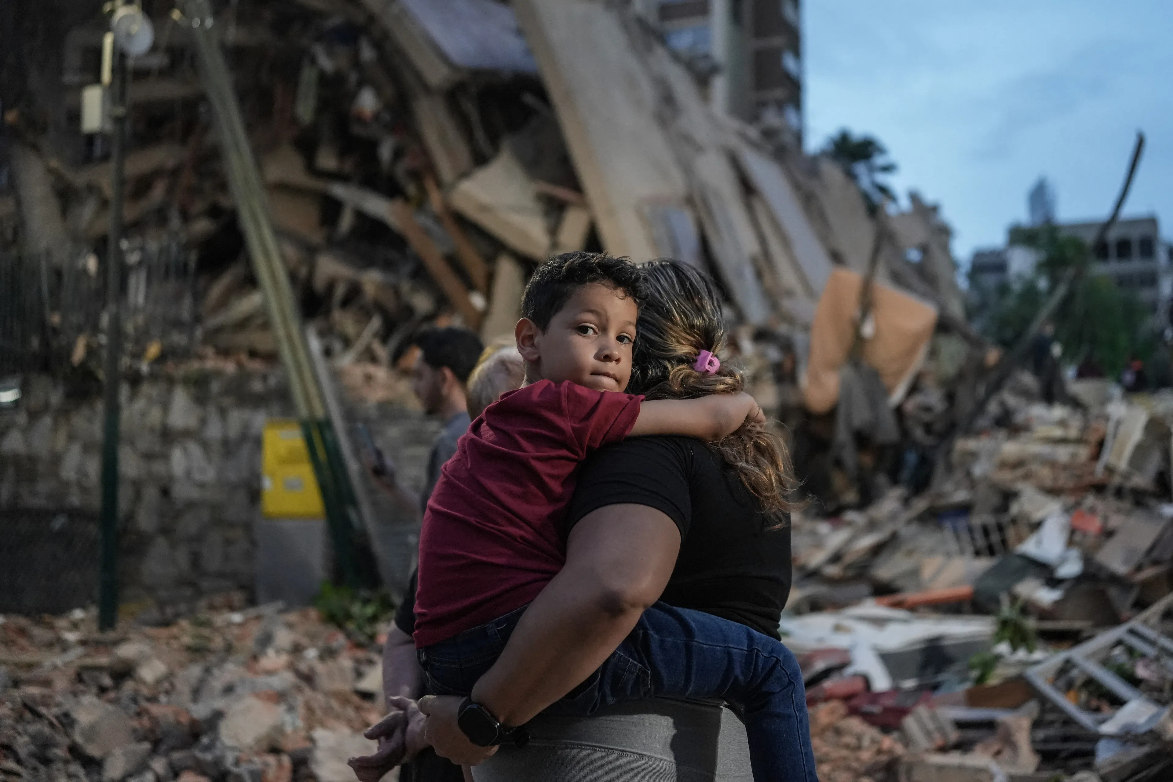Nederlands reddingsteam naar Venezuela na aardbeving, koningspaar leeft mee
