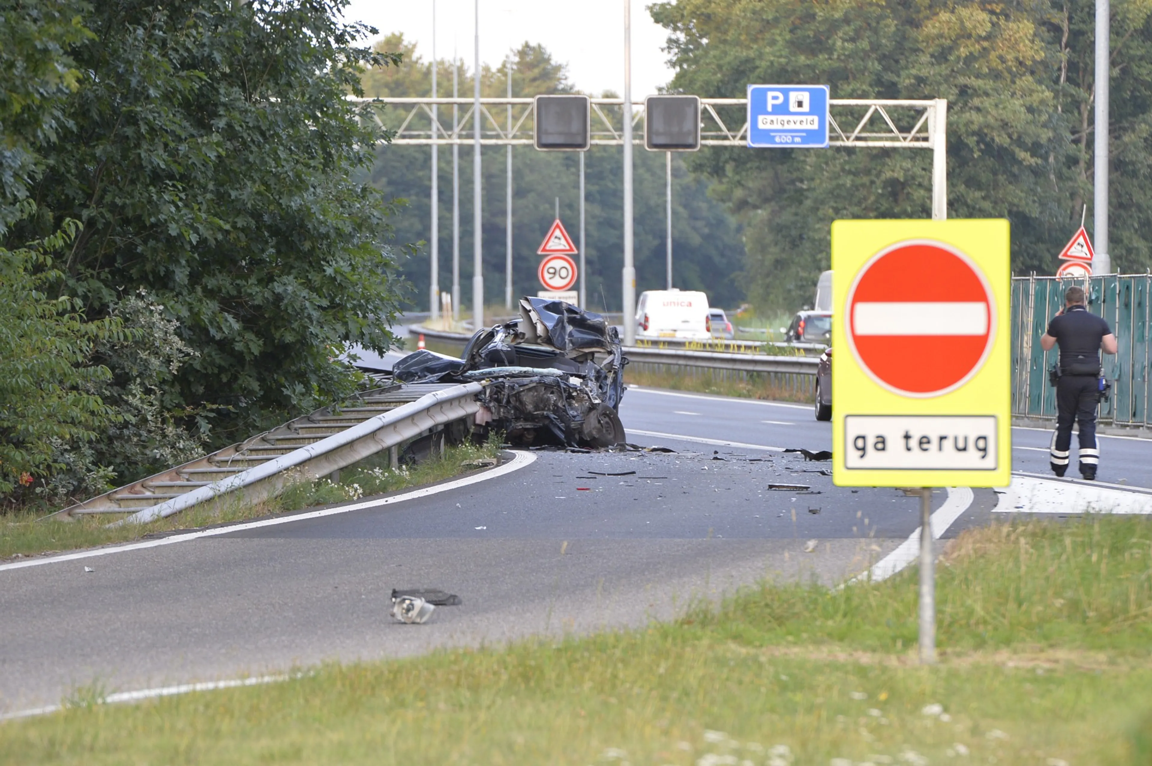 Man (26) overleden na botsing met vrachtwagen op A27 bij Oosterhout