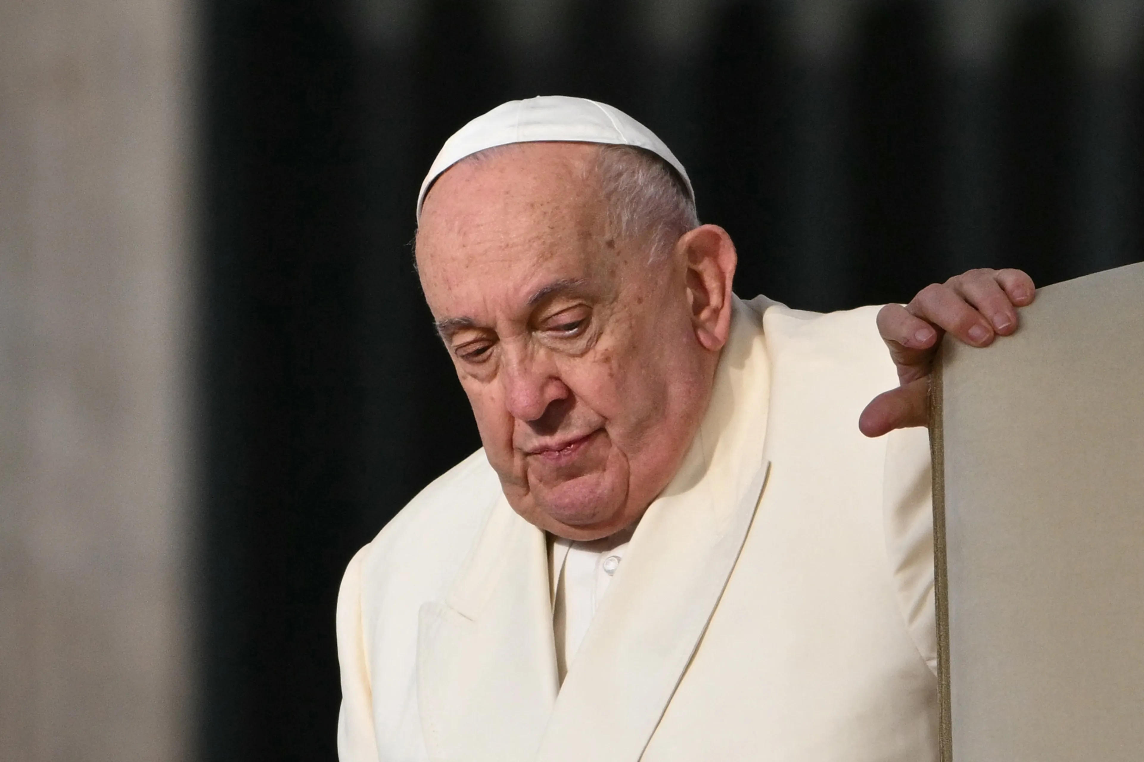 Gezondheid paus Franciscus stabiel: 'Hij heeft kunnen werken'