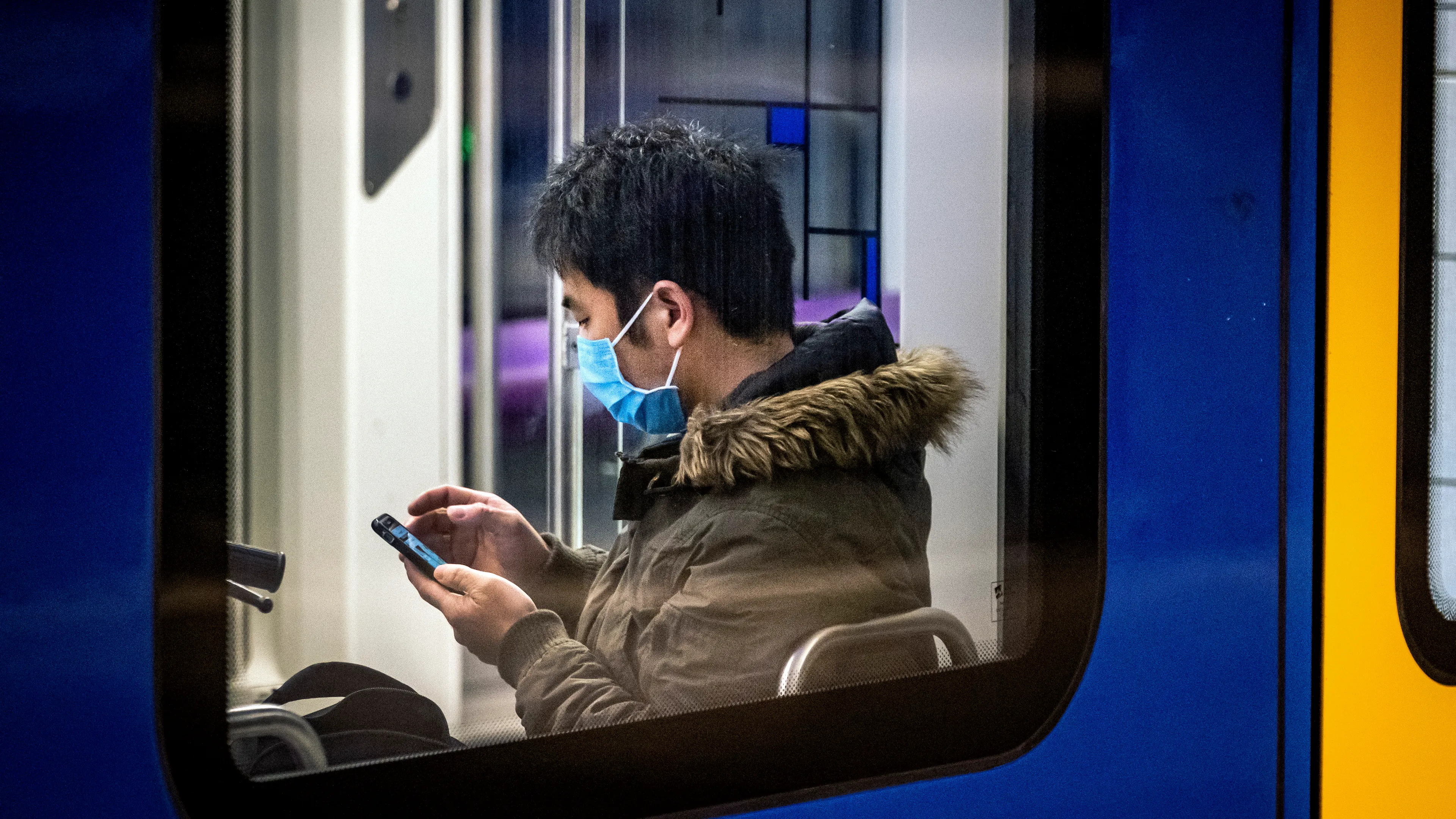 Geen boetes voor reizigers zonder mondkapje: 'Verantwoordelijkheid ligt bij de reizigers'
