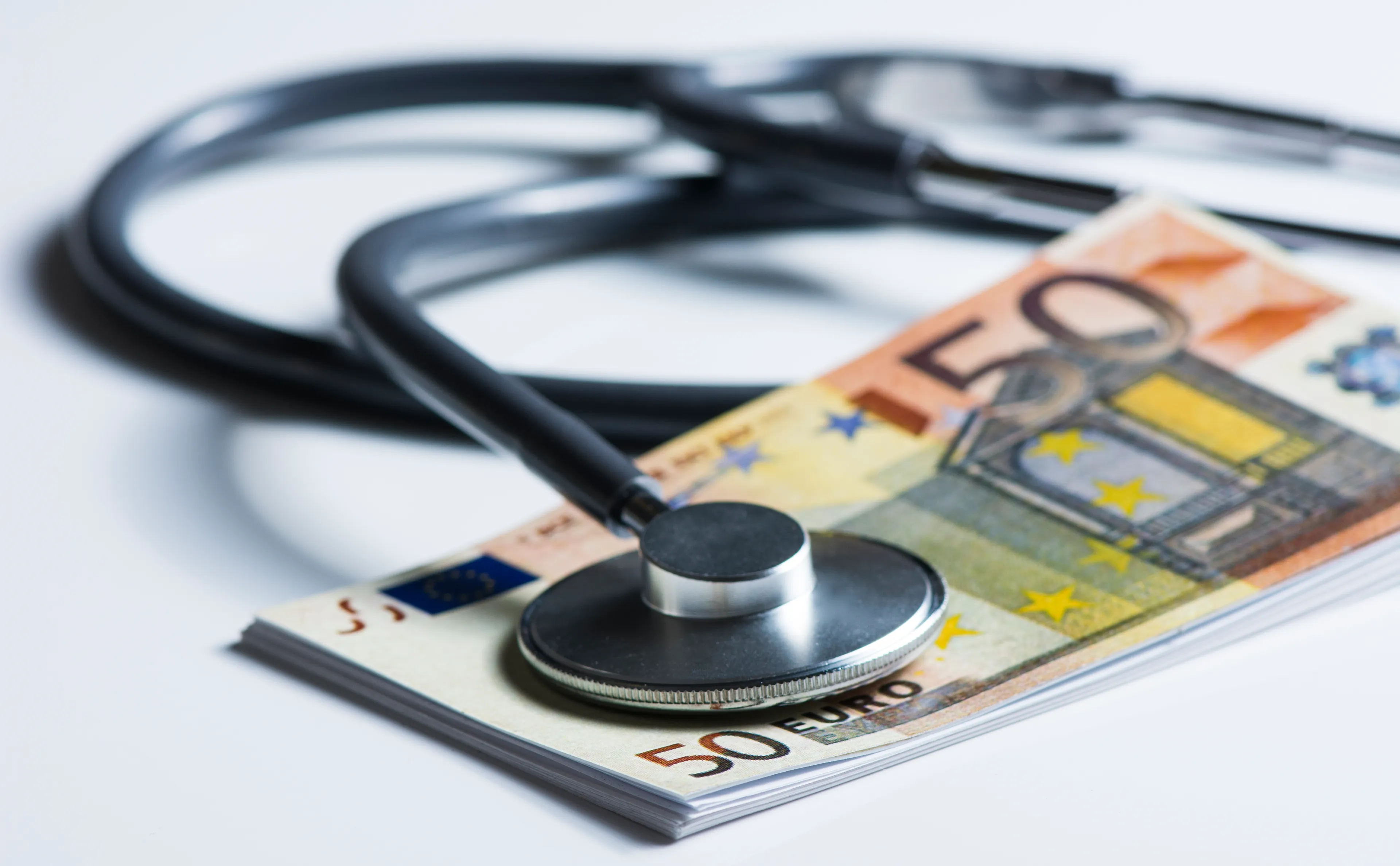 Minister Bruins boos om verloten peperduur medicijn tegen spierziekte SMA