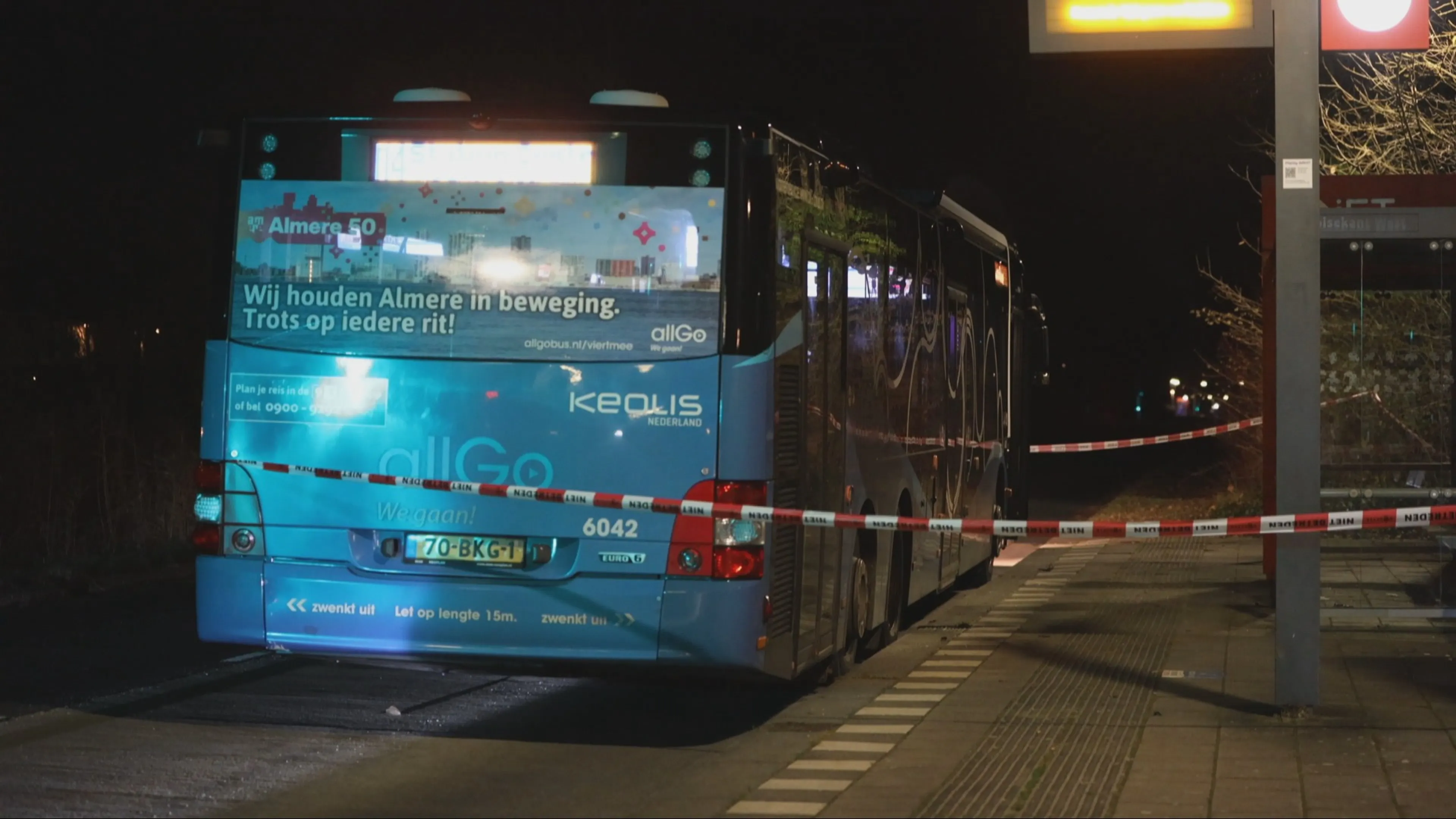 Voetganger (38) overleden door ongeluk bij bushalte in Almere