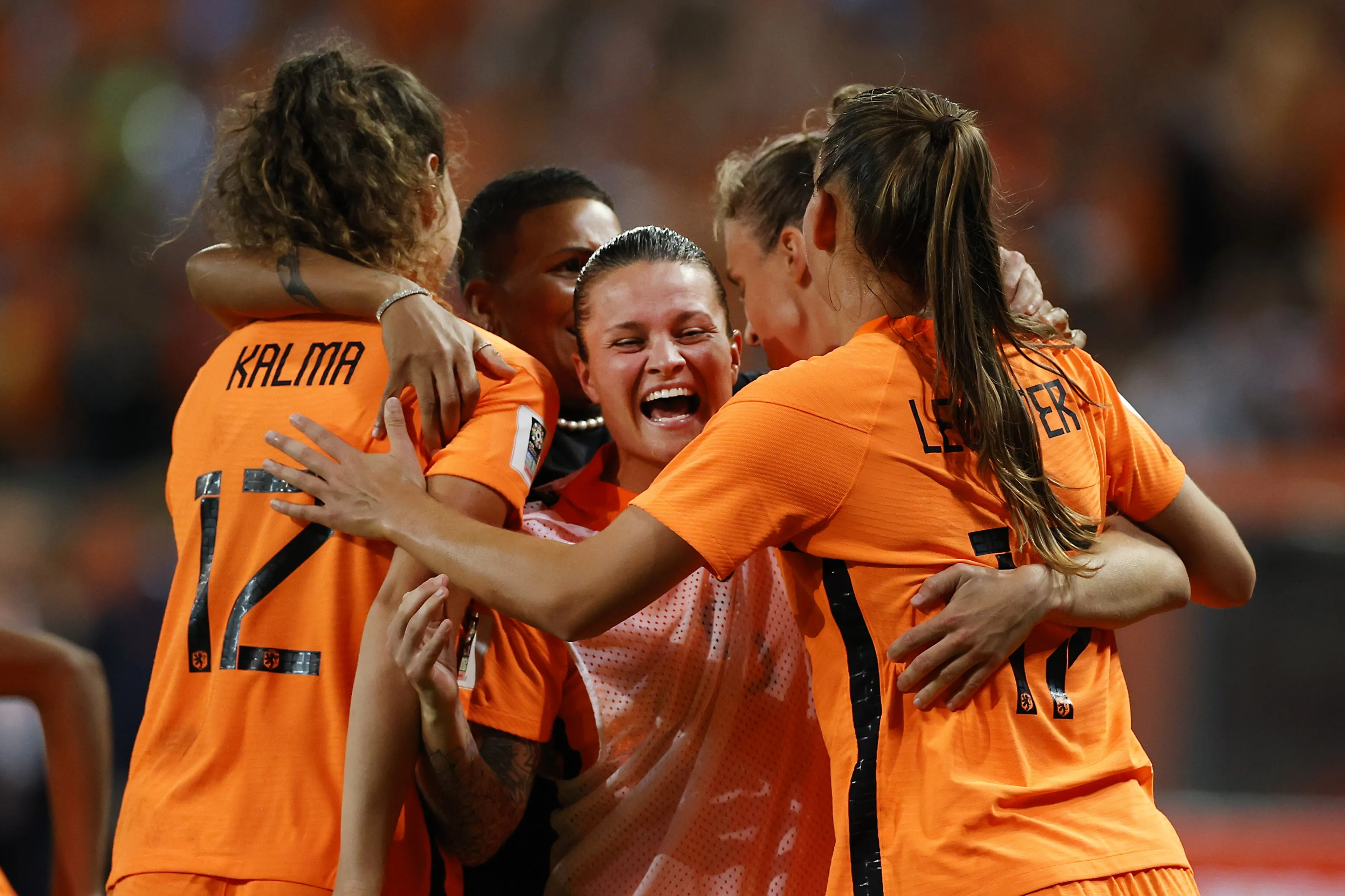 Voetbalsters naar WK dankzij miraculeuze ontsnapping