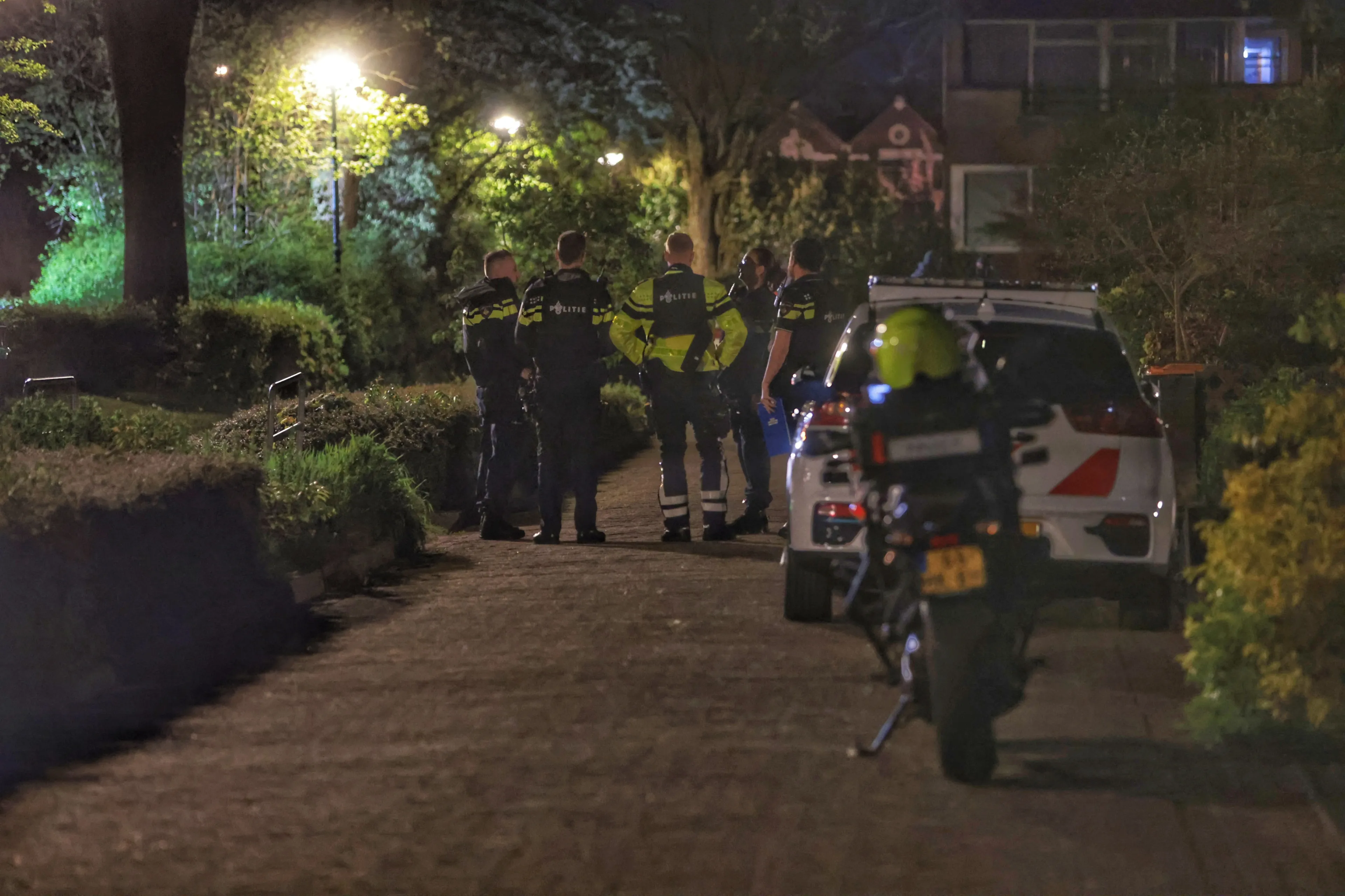 Politie schiet man neer die kort daarvoor het vuur opent op agenten