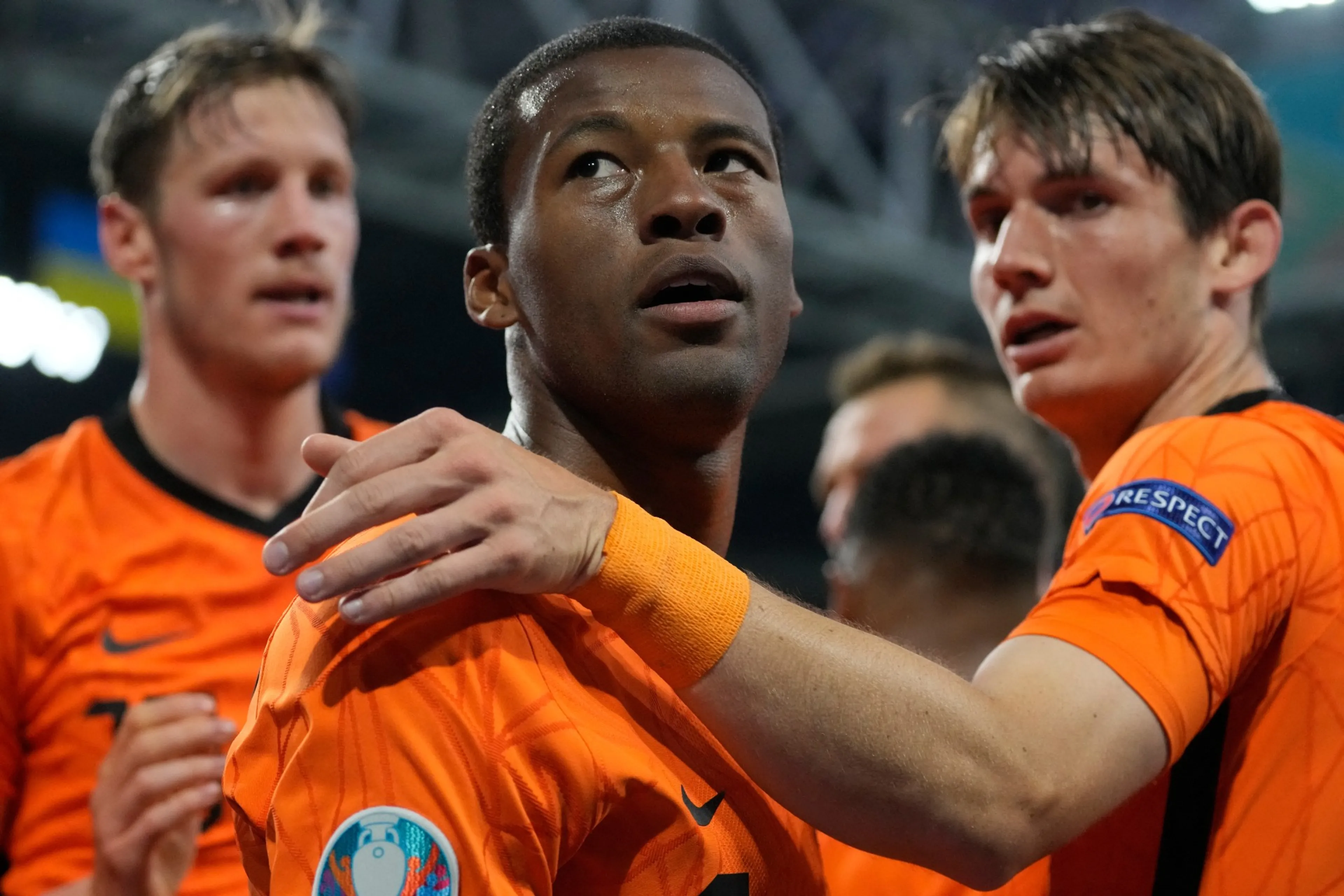 Meerderheid Nederlanders vindt dat Oranje bij racisme van veld moet lopen