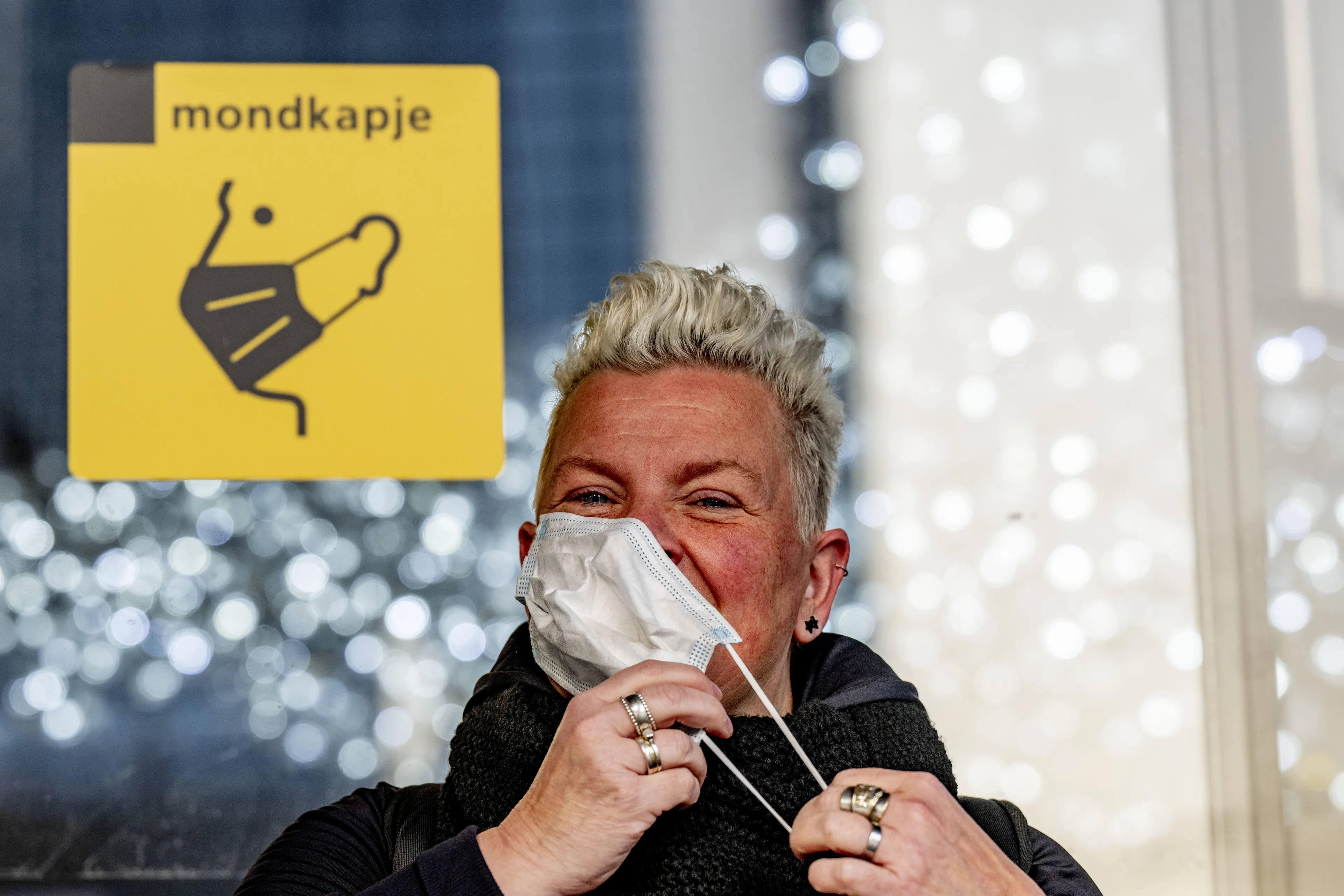 Vanaf nu geen mondkapjes meer in het ov: 'Conducteur roept het vrolijk om'