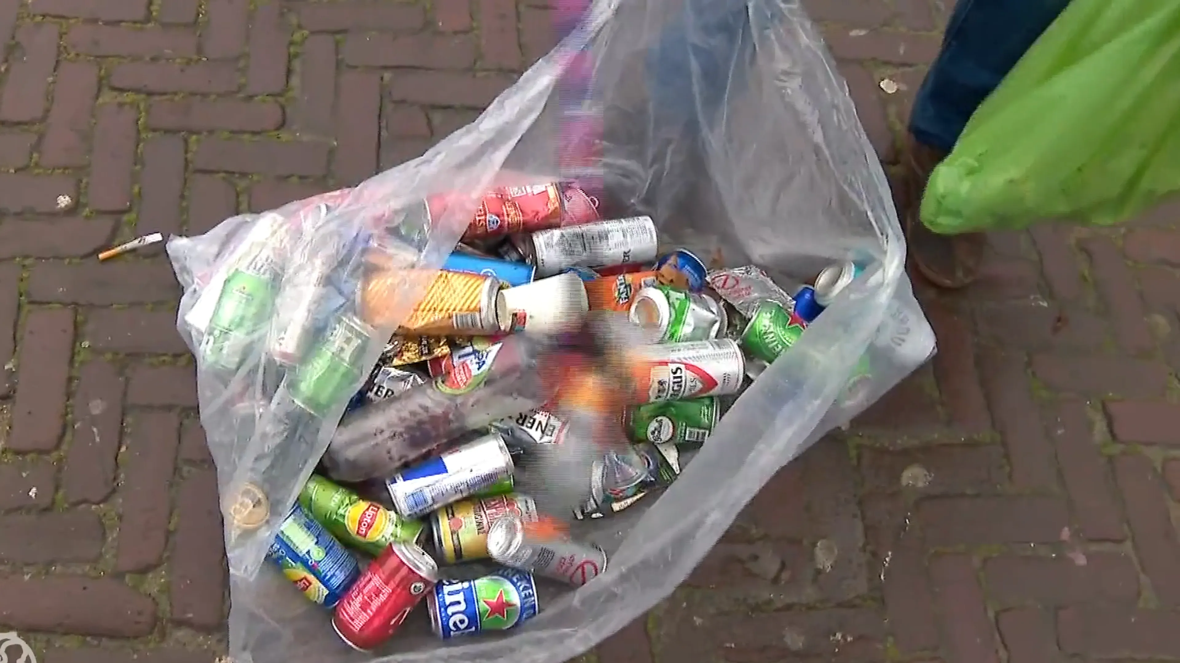 Invoering statiegeld lijkt te werken: minder blikjes tussen zwerfafval