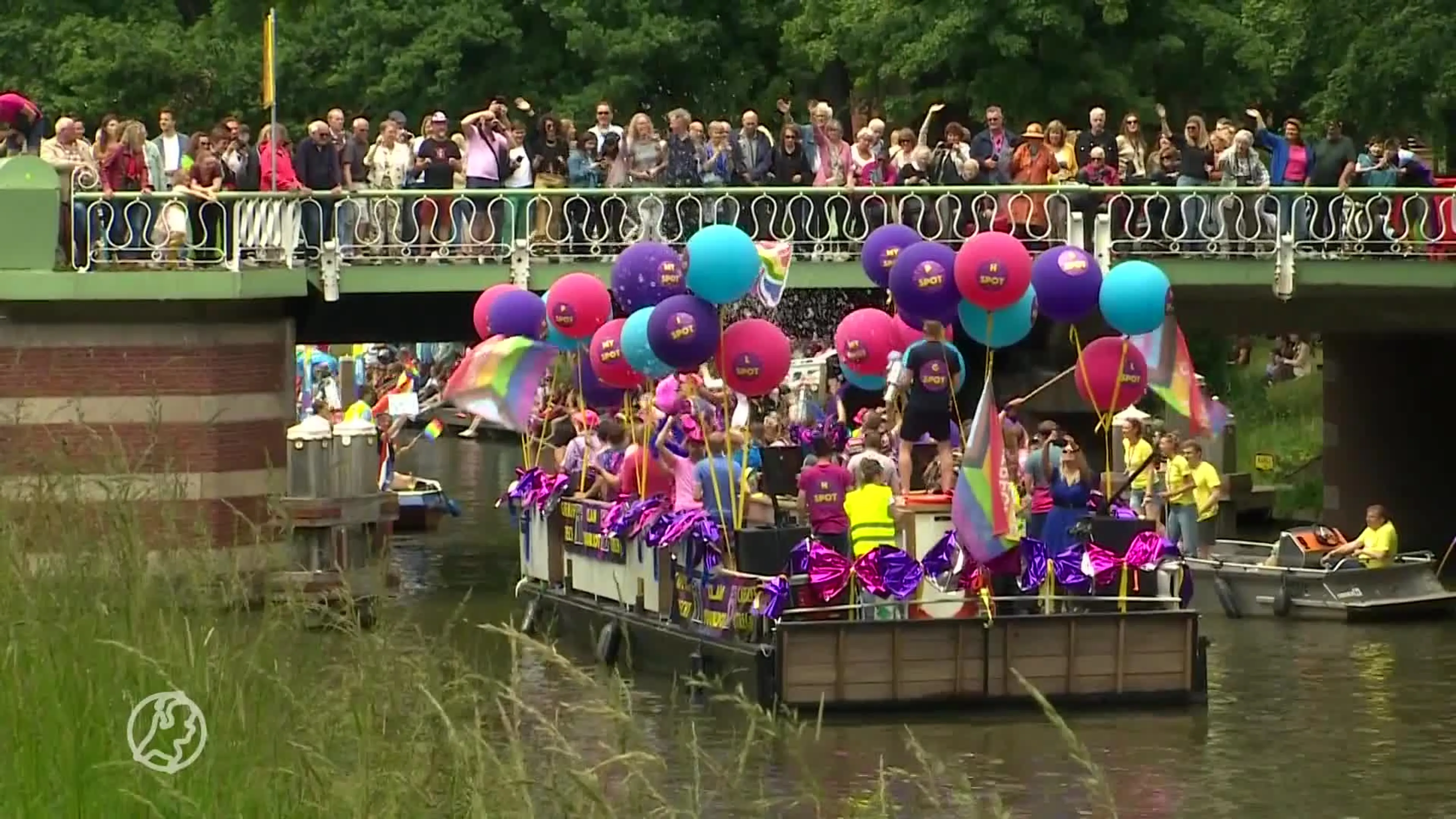 Eindelijk weer een spectaculair - en belangrijk - veelkleurig feest in de Utrechtse grachten: de Canal Pride!