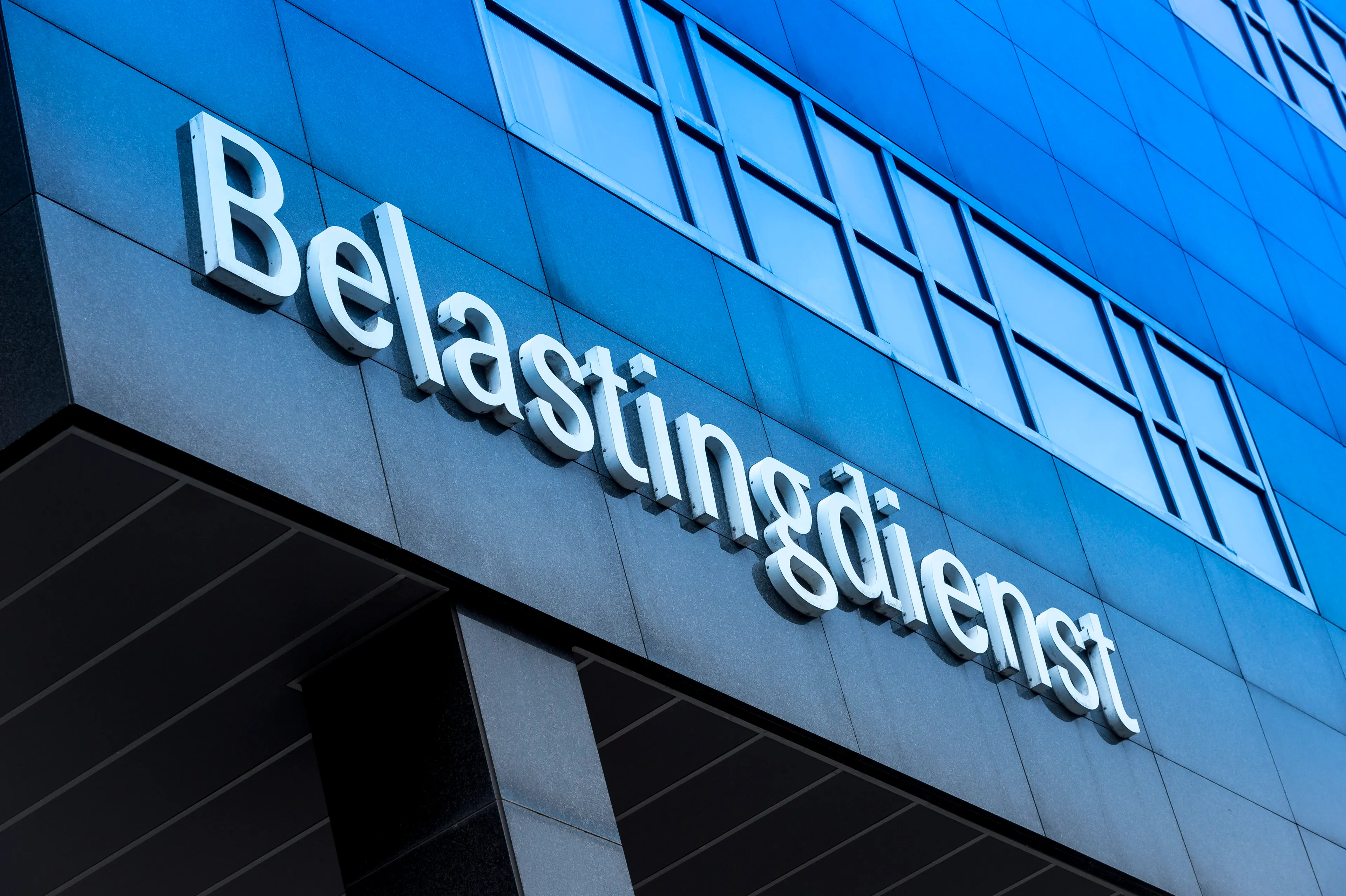 Ministerie doet aangifte tegen Belastingdienst om toeslagenaffaire