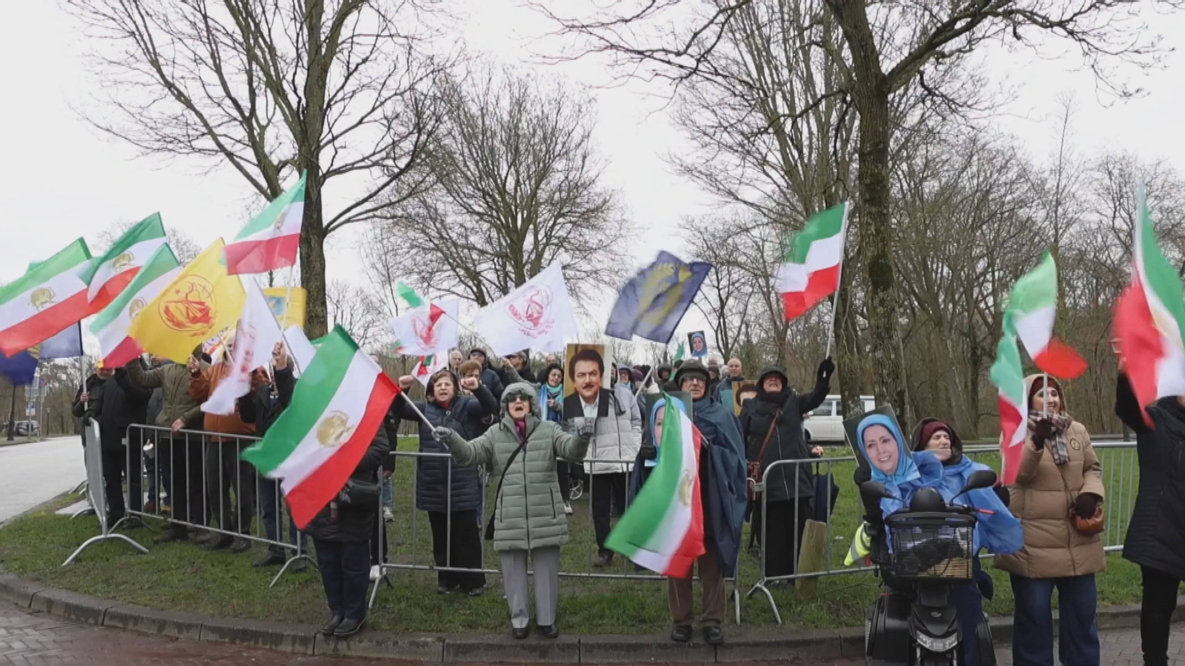 Iraanse demonstrantanten op de been in Den Haag na aanval VS