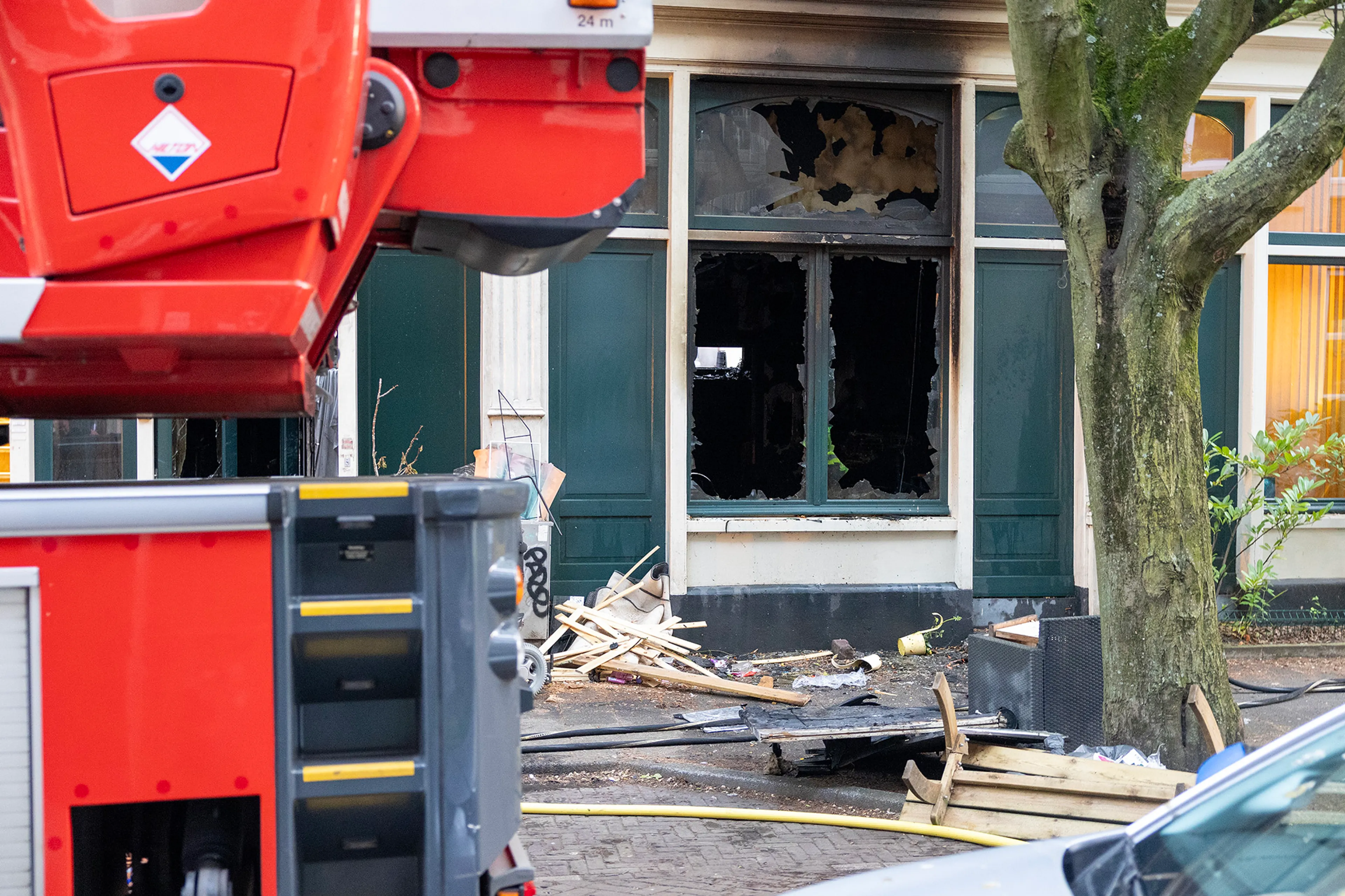 Dode bij grote woningbrand in Amsterdam-Oost