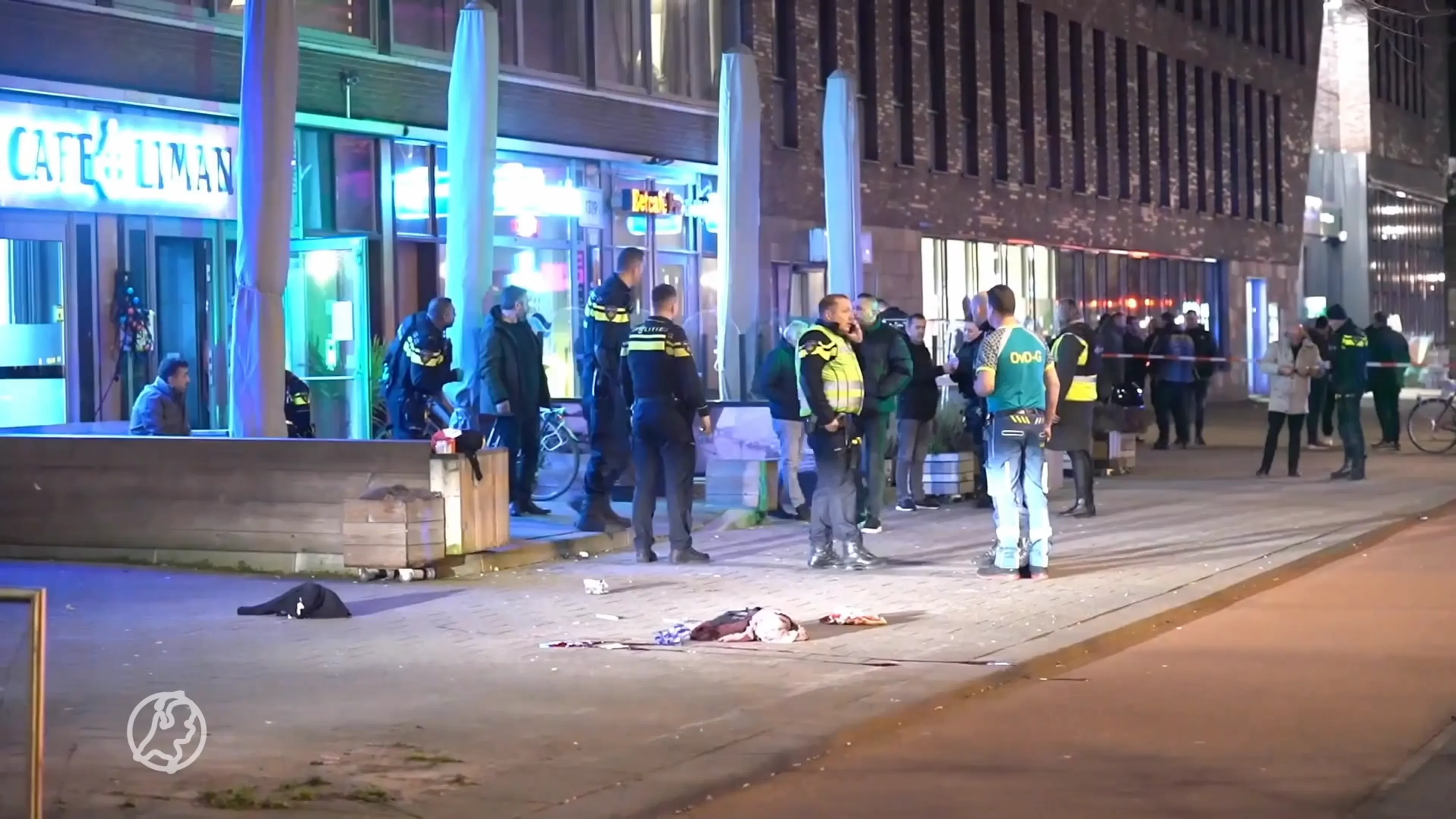 Schietpartij in café Rotterdam, helden pakken wapen dader af