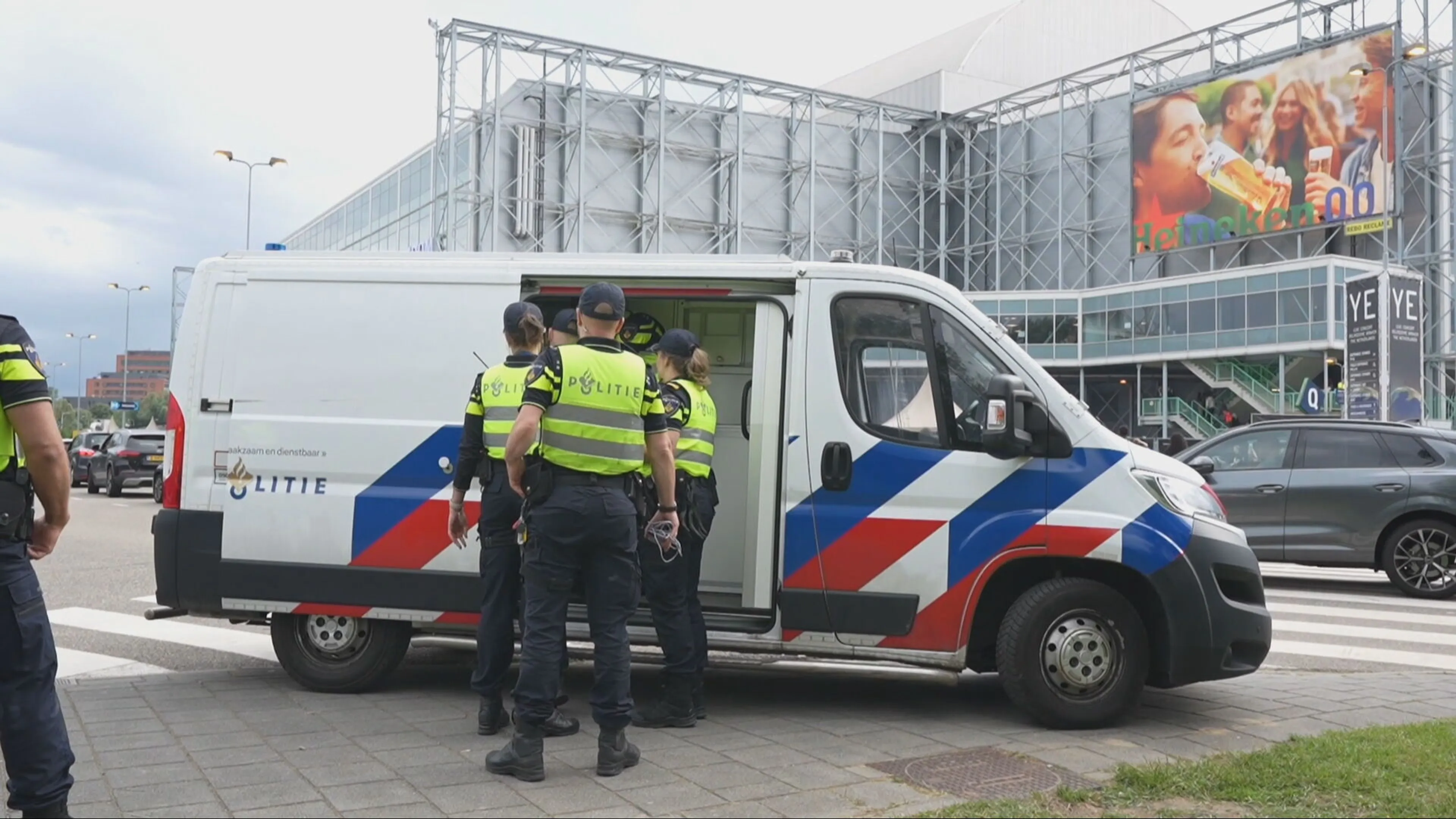 Man aangehouden voor verstoren openbare orde bij concert Ye