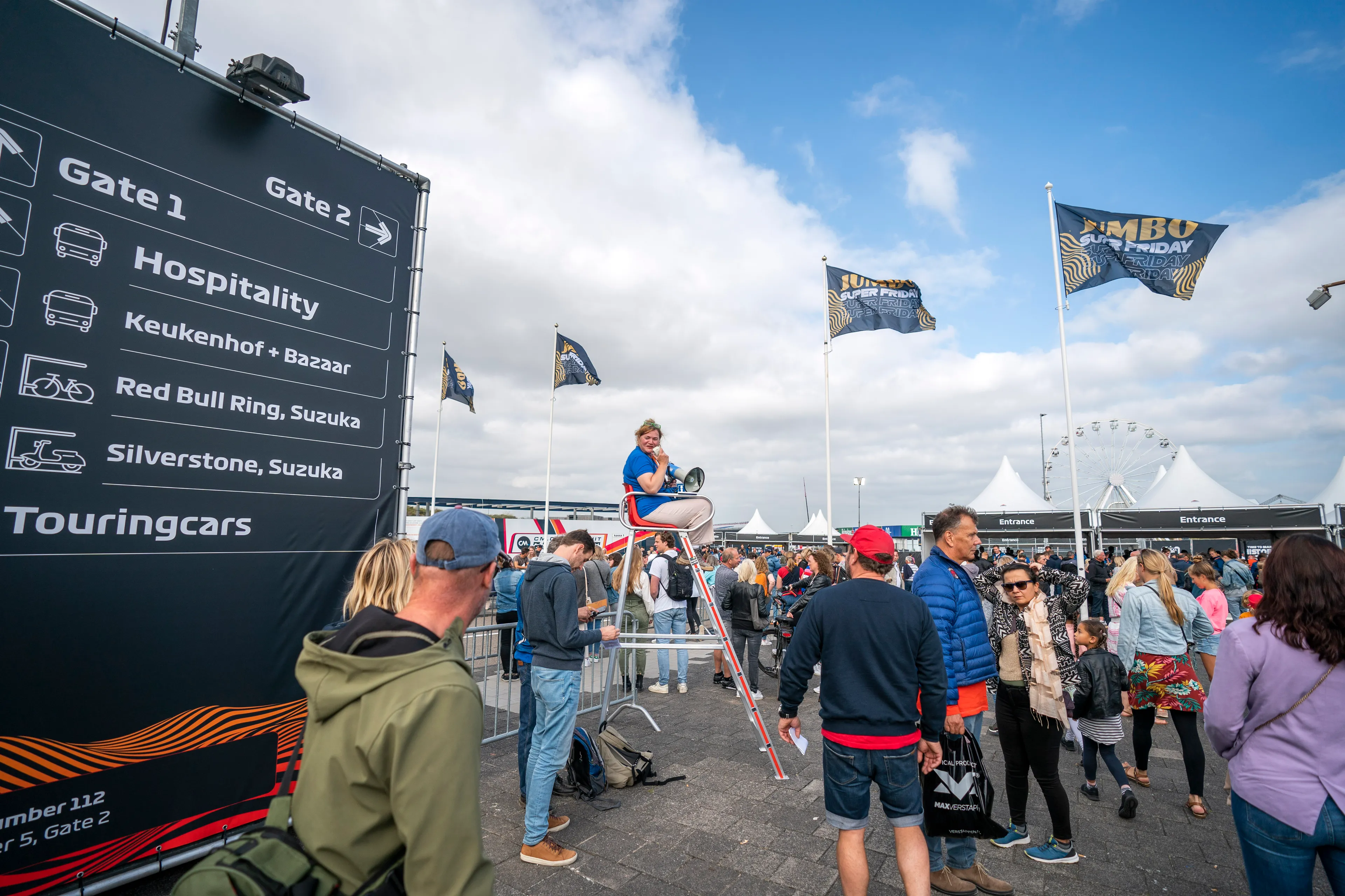 Stroom racefans naar Zandvoort komt op gang