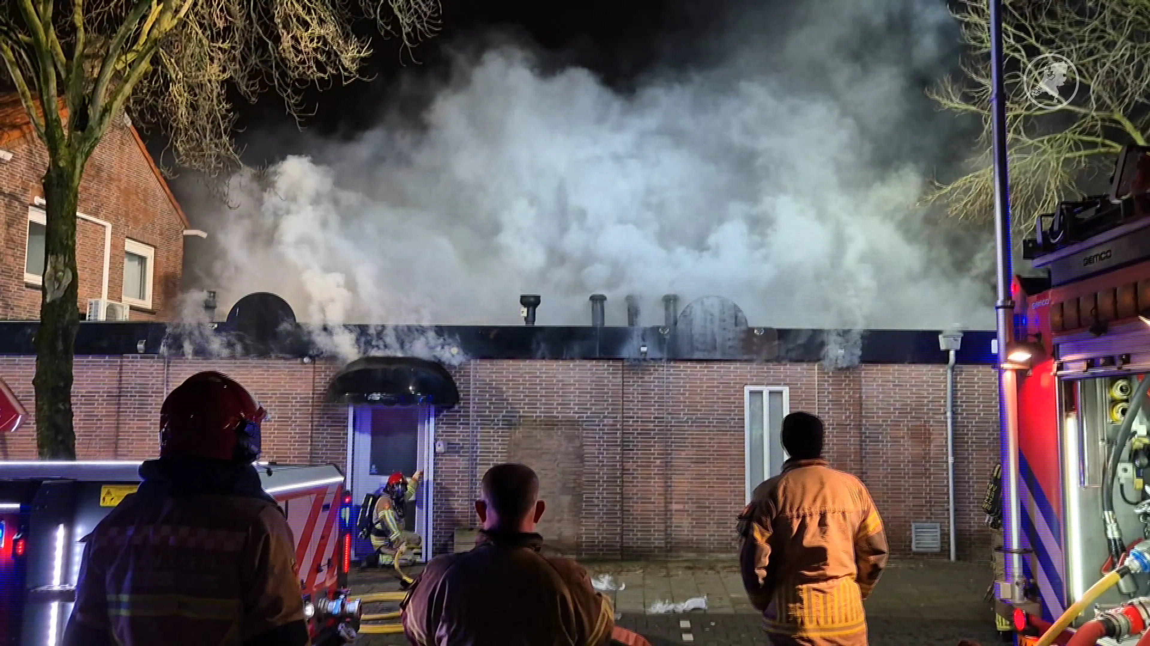Brandweer waarschuwt voor veel rook bij brand in Zaandam