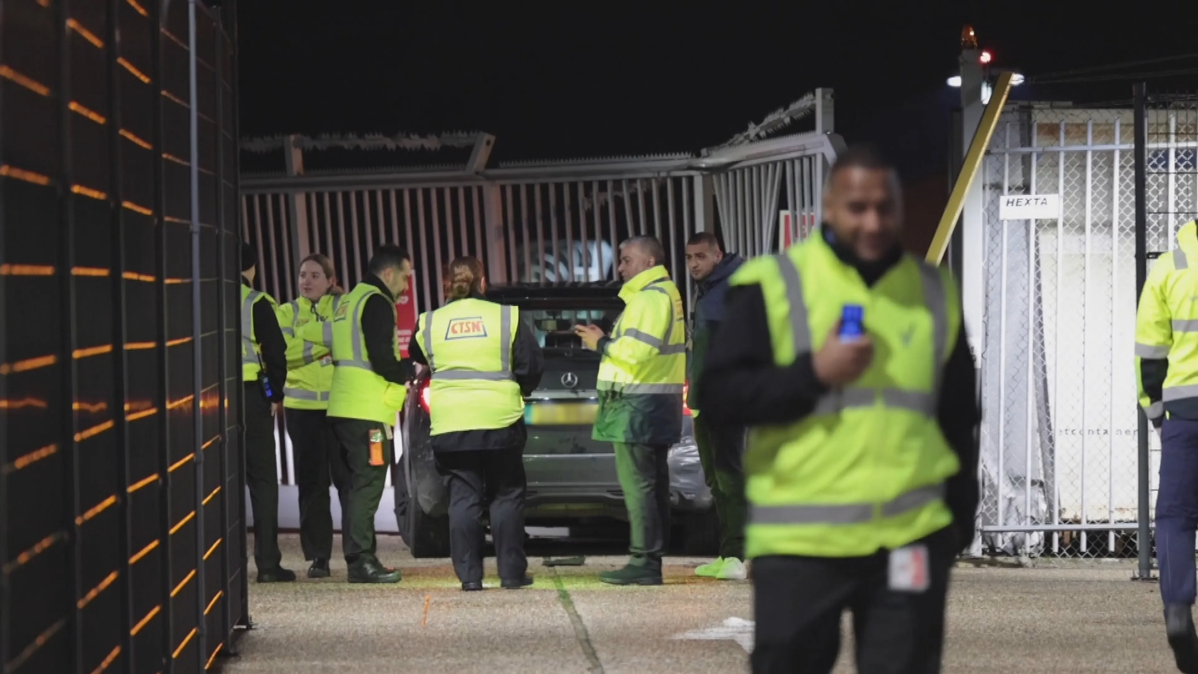 Man die door slagboom vliegveld Rotterdam reed was 'verward en in paniek'
