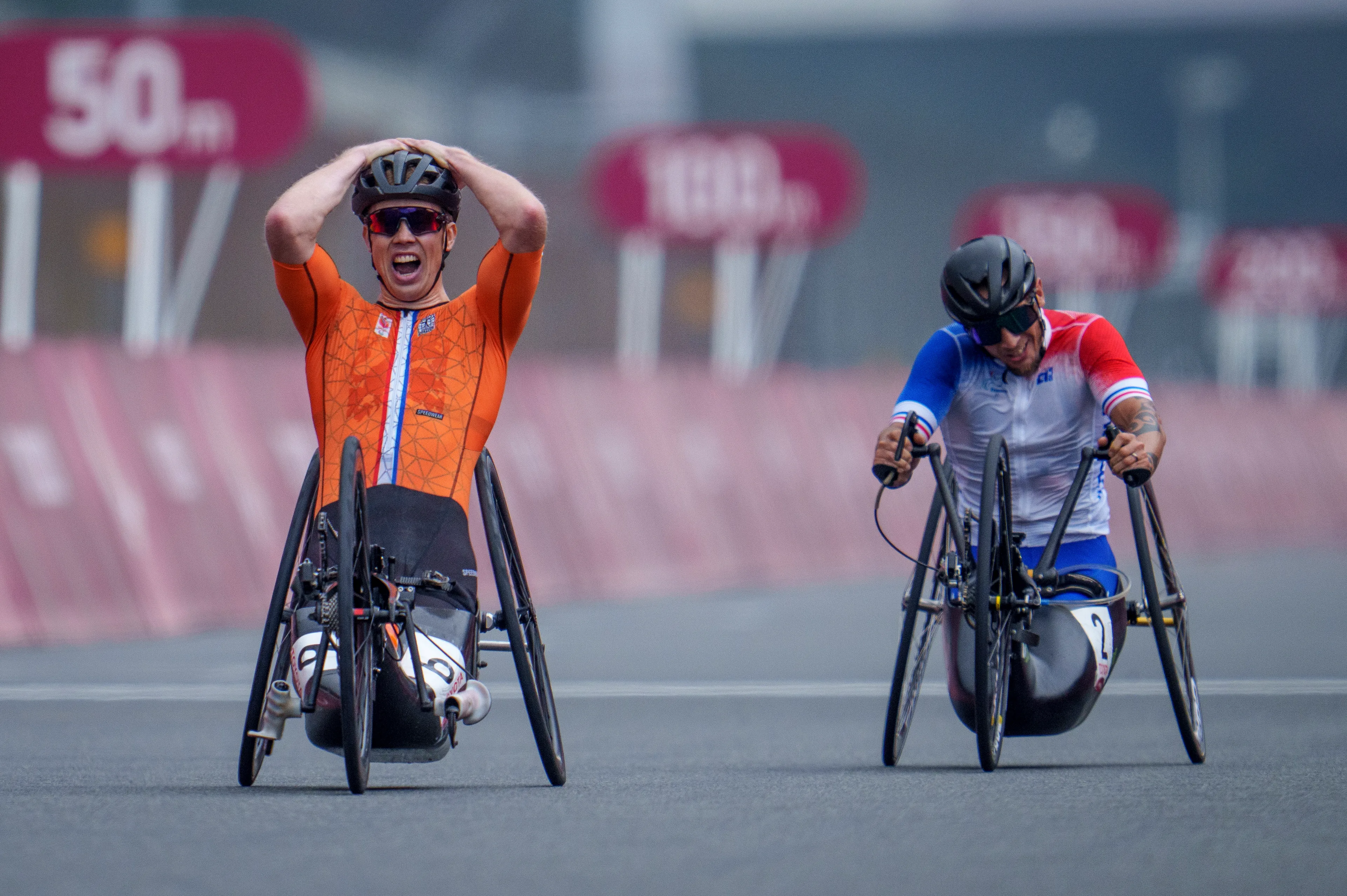 Handbikers Valize en Jansen pakken goud in Tokio: 'Het kwam uit mijn tenen!'
