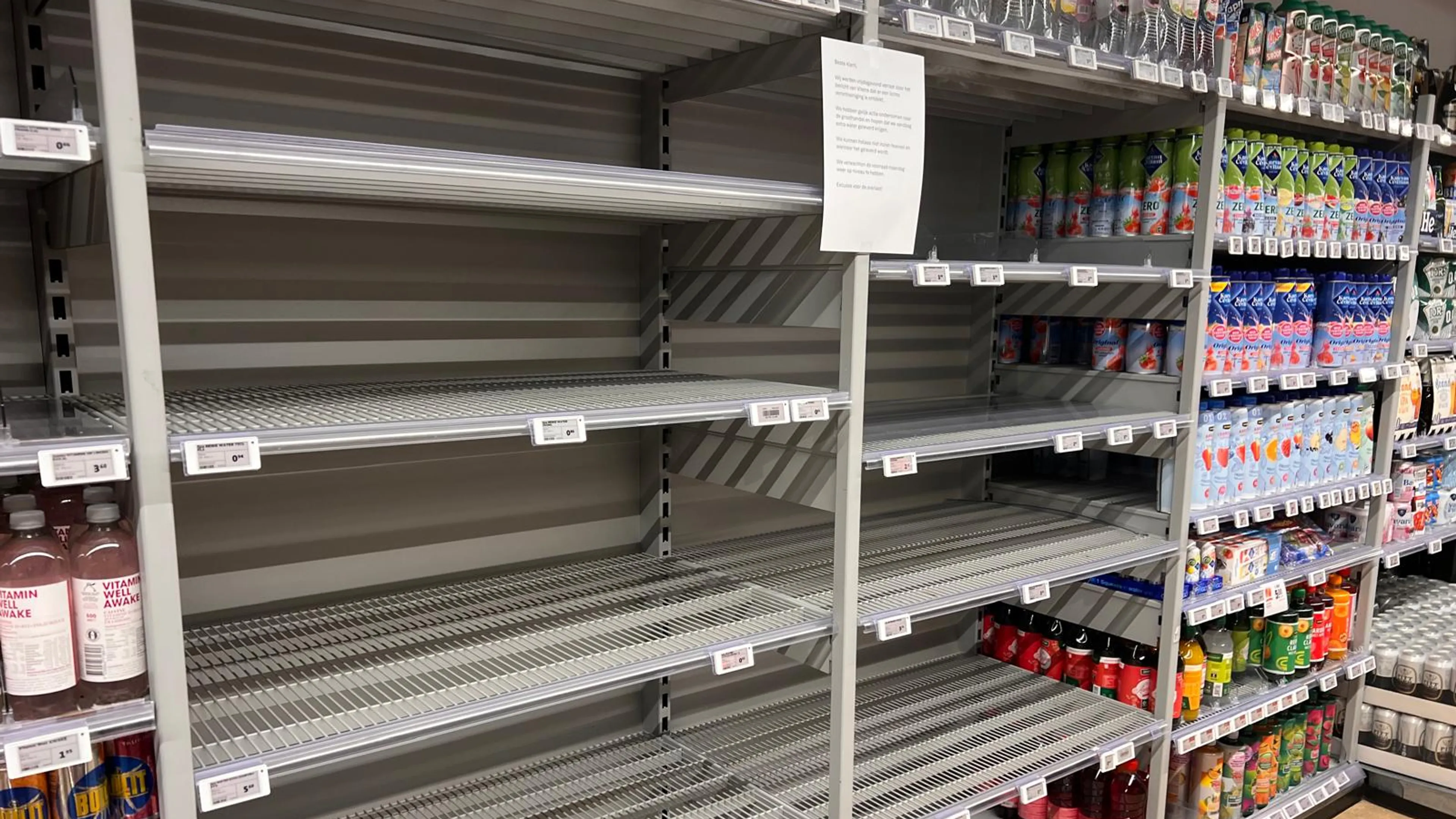 Mogelijk pas na weekend water volledig aangevuld na run op Apeldoornse winkels