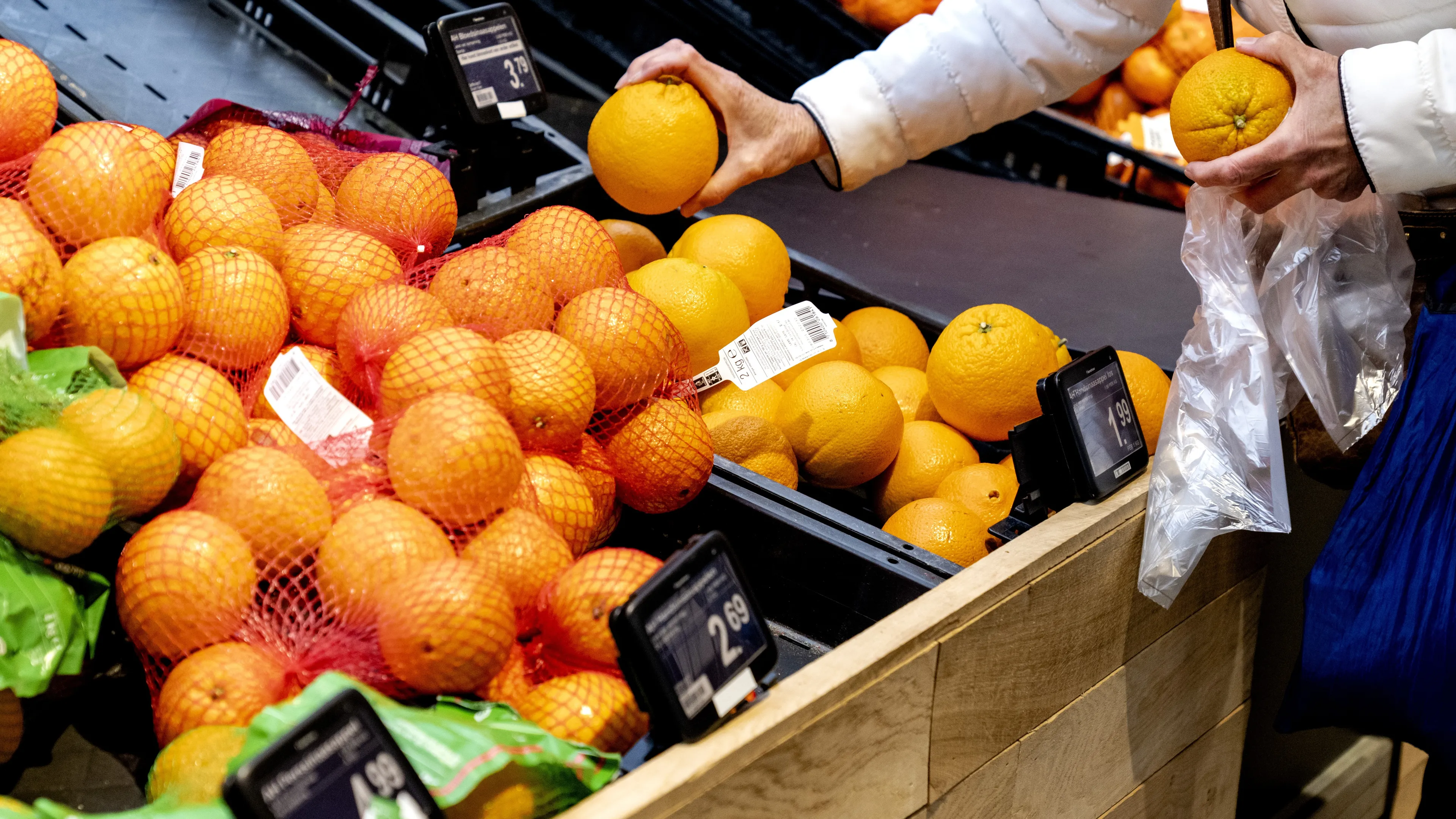 Meer drugs gevonden tussen fruit in Lidl-winkels