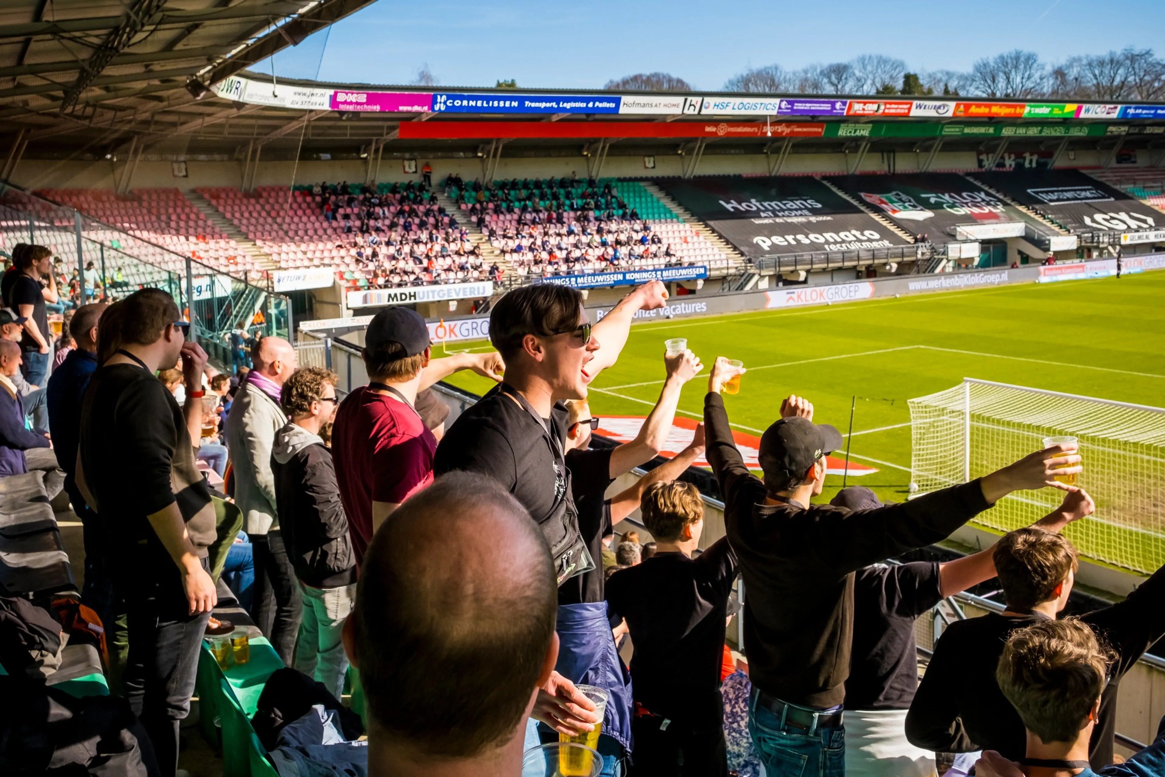 Goed nieuws voor voetbalfans: 'Vanaf 25 april weer Eredivisiewedstrijden met publiek'