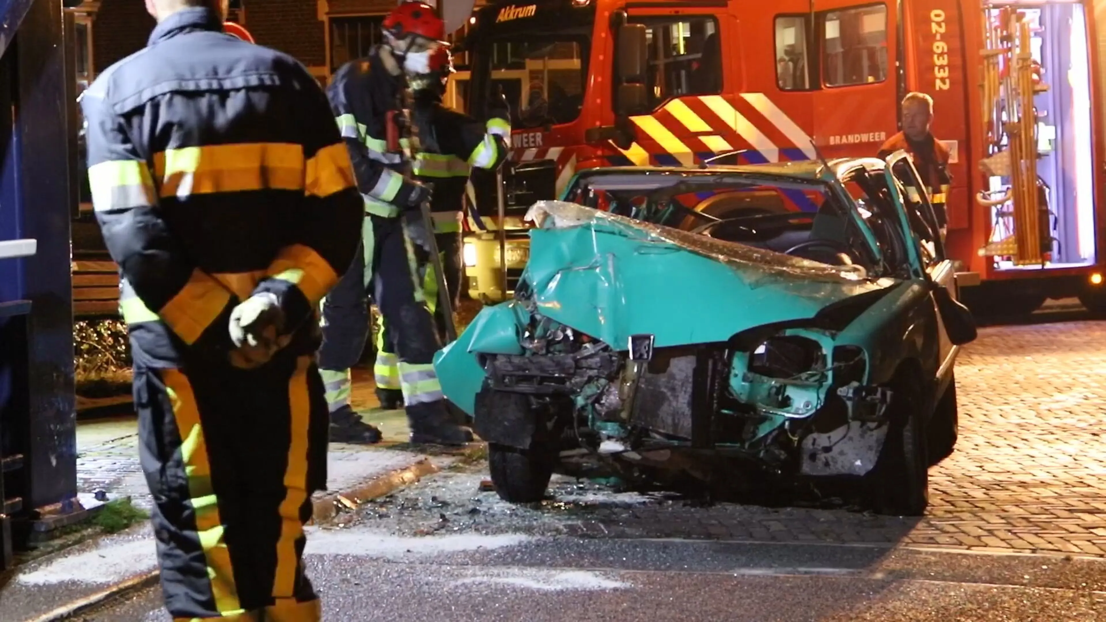 Vier minderjarige jongeren raken gewond bij ernstig ongeluk in Terherne