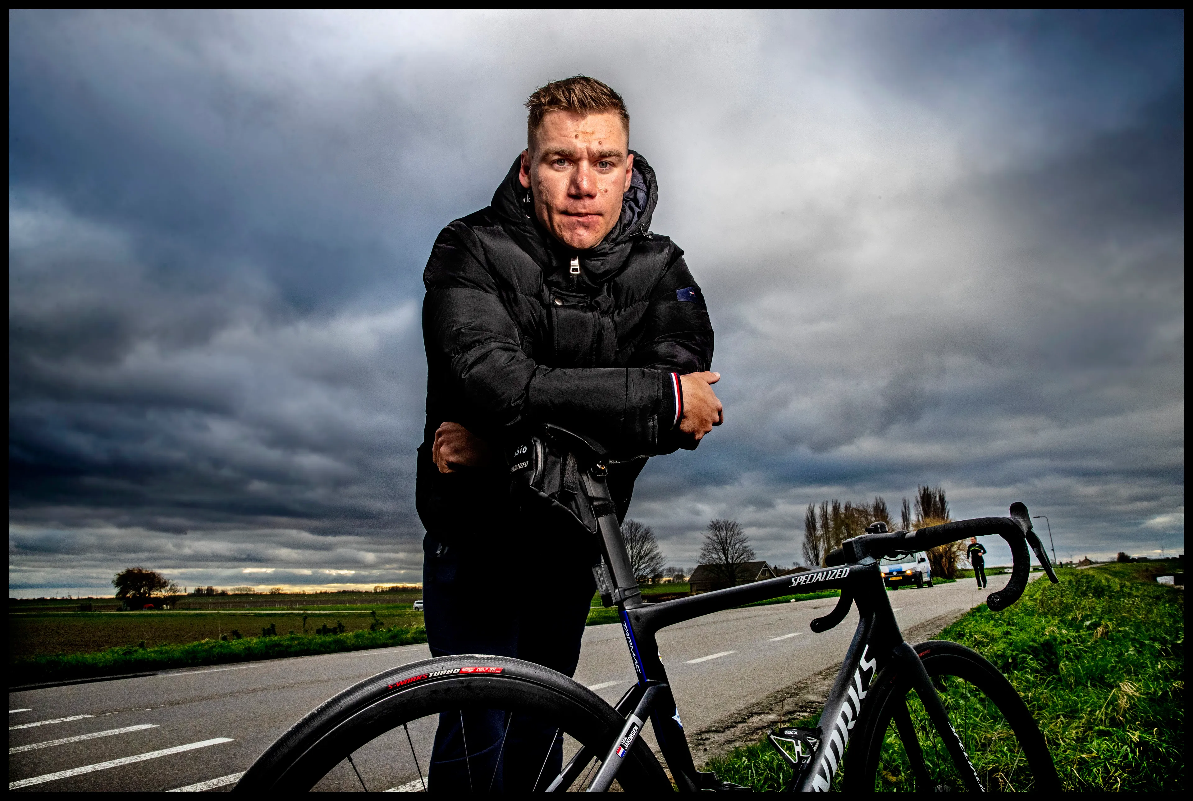 Wielrenner Jakobsen staat maanden na horrorcrash eindelijk voor terugkeer in peloton