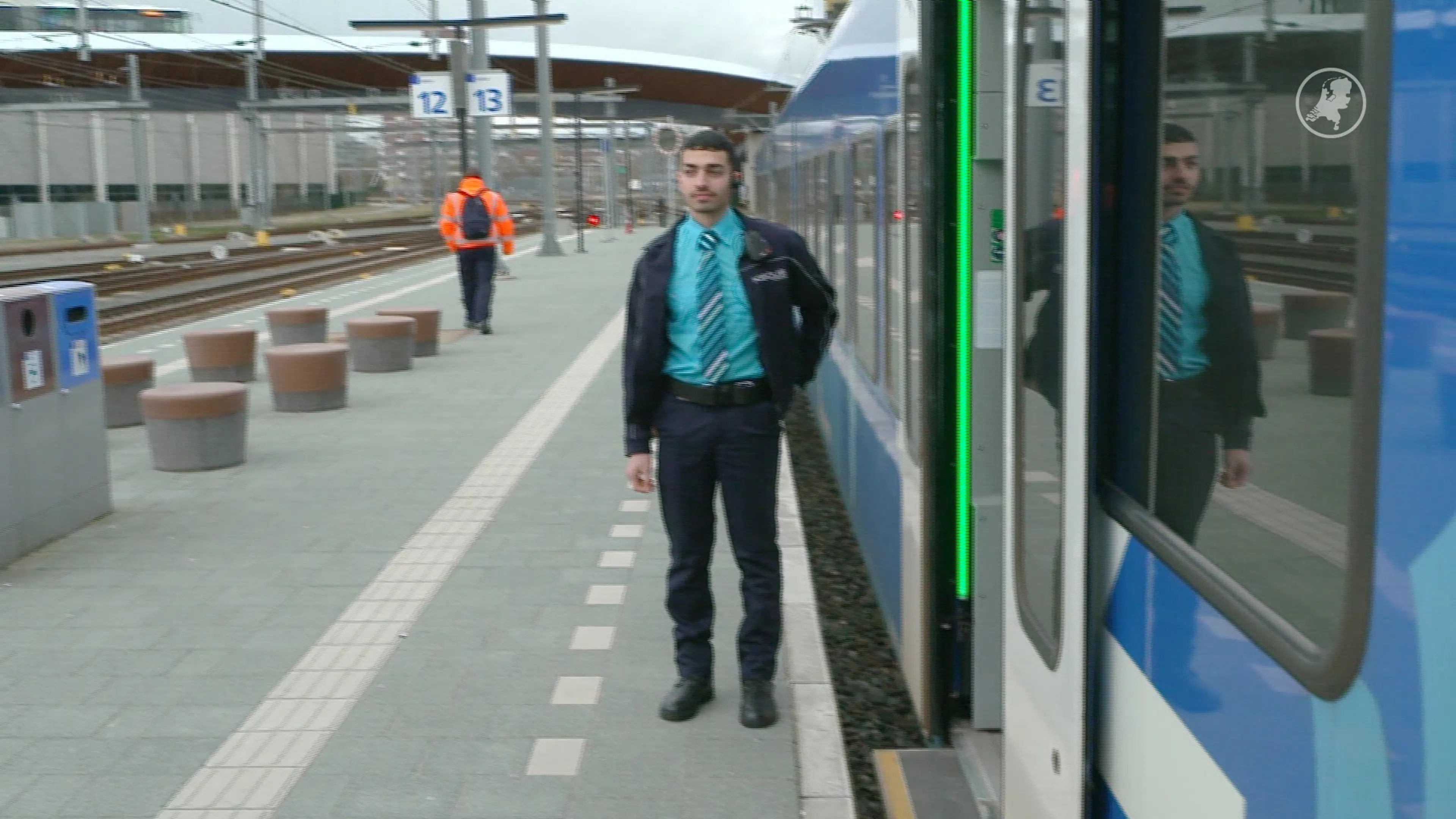 Mohamad, Ali en Taimoer zijn gastheer in de trein