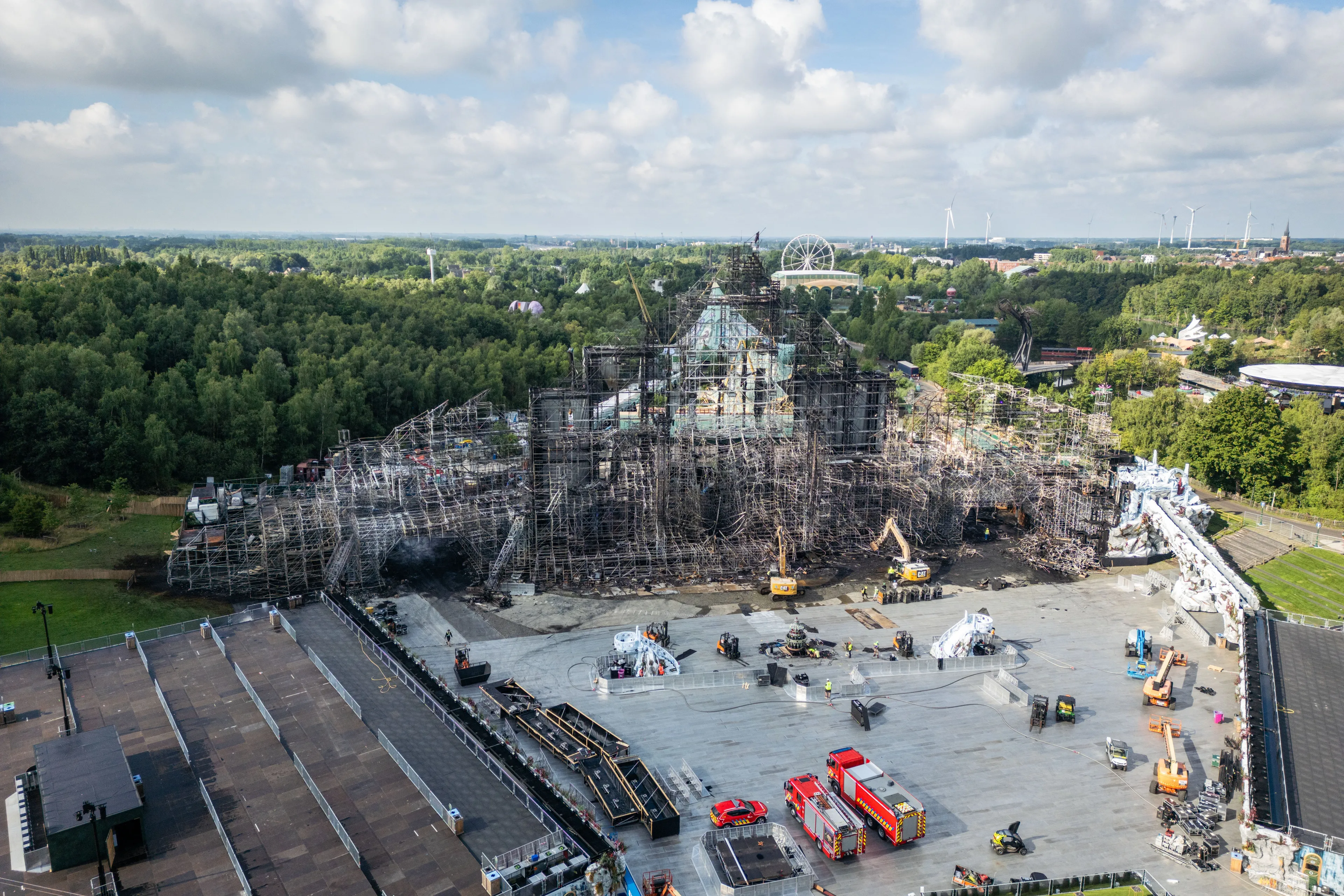 Tomorrowland gaat definitief door, bouwt 's nachts razendsnel nieuw hoofdpodium